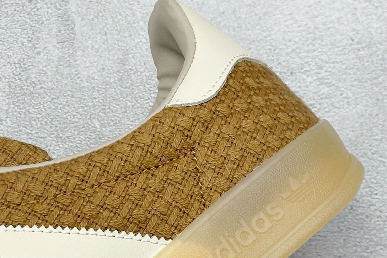 180 Adidas originals GAZELLE INDOOR 棕色 JR8851-Chinese UA Cheap High Quatity Brand Clothes Bags handbags Sneakers wholesale wholesaler seller from China Factory suppliers Fashion Clothing Shoes best Quality Beautiful Price 180 Adidas originals GAZELLE INDOOR 棕色 JR8851