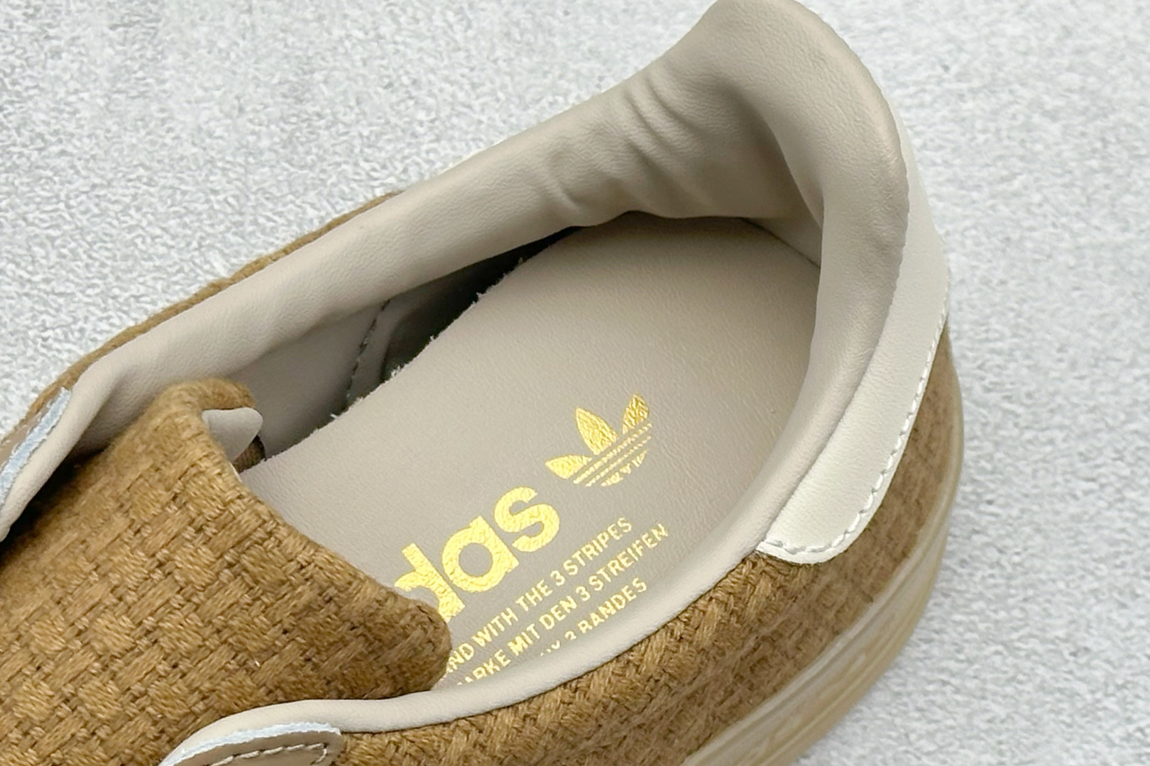 180 Adidas originals GAZELLE INDOOR 棕色 JR8851-Chinese UA Cheap High Quatity Brand Clothes Bags handbags Sneakers wholesale wholesaler seller from China Factory suppliers Fashion Clothing Shoes best Quality Beautiful Price 180 Adidas originals GAZELLE INDOOR 棕色 JR8851