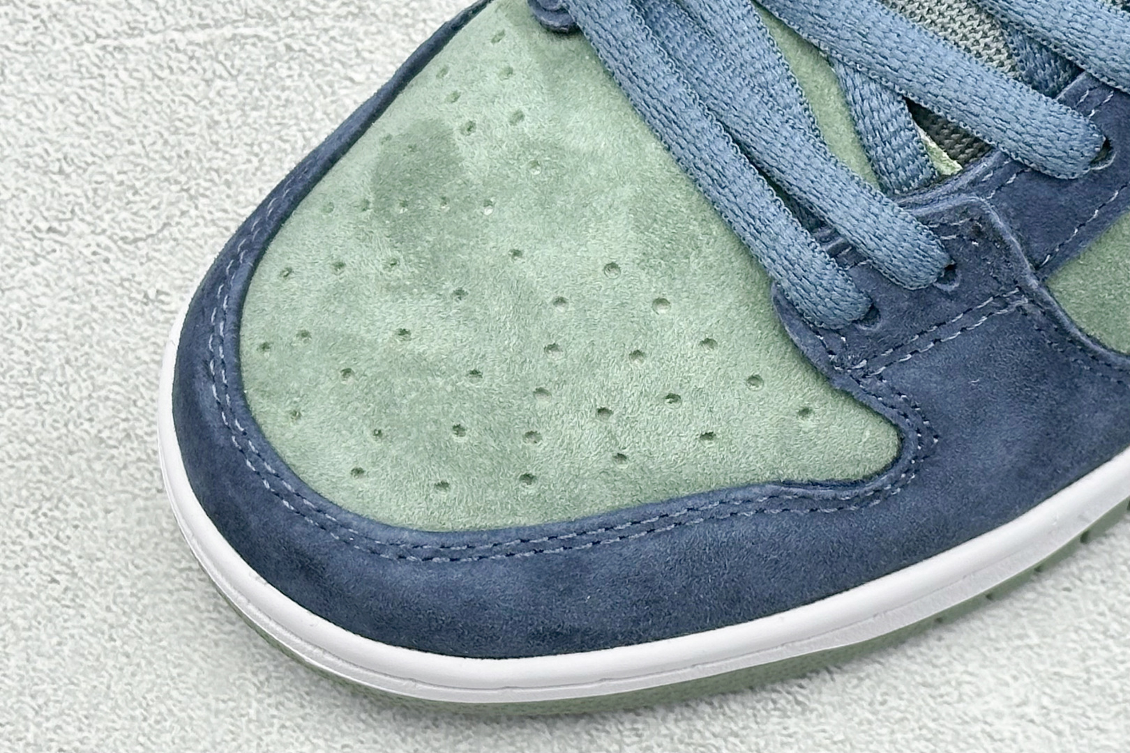 220 K版Nike Dunk SB “Smile” 绒面革 蓝绿 HF3063-002-Chinese UA Cheap High Quatity Brand Clothes Bags handbags Sneakers wholesale wholesaler seller from China Factory suppliers Fashion Clothing Shoes best Quality Beautiful Price 220 K版Nike Dunk SB “Smile” 绒面革 蓝绿 HF3063-002