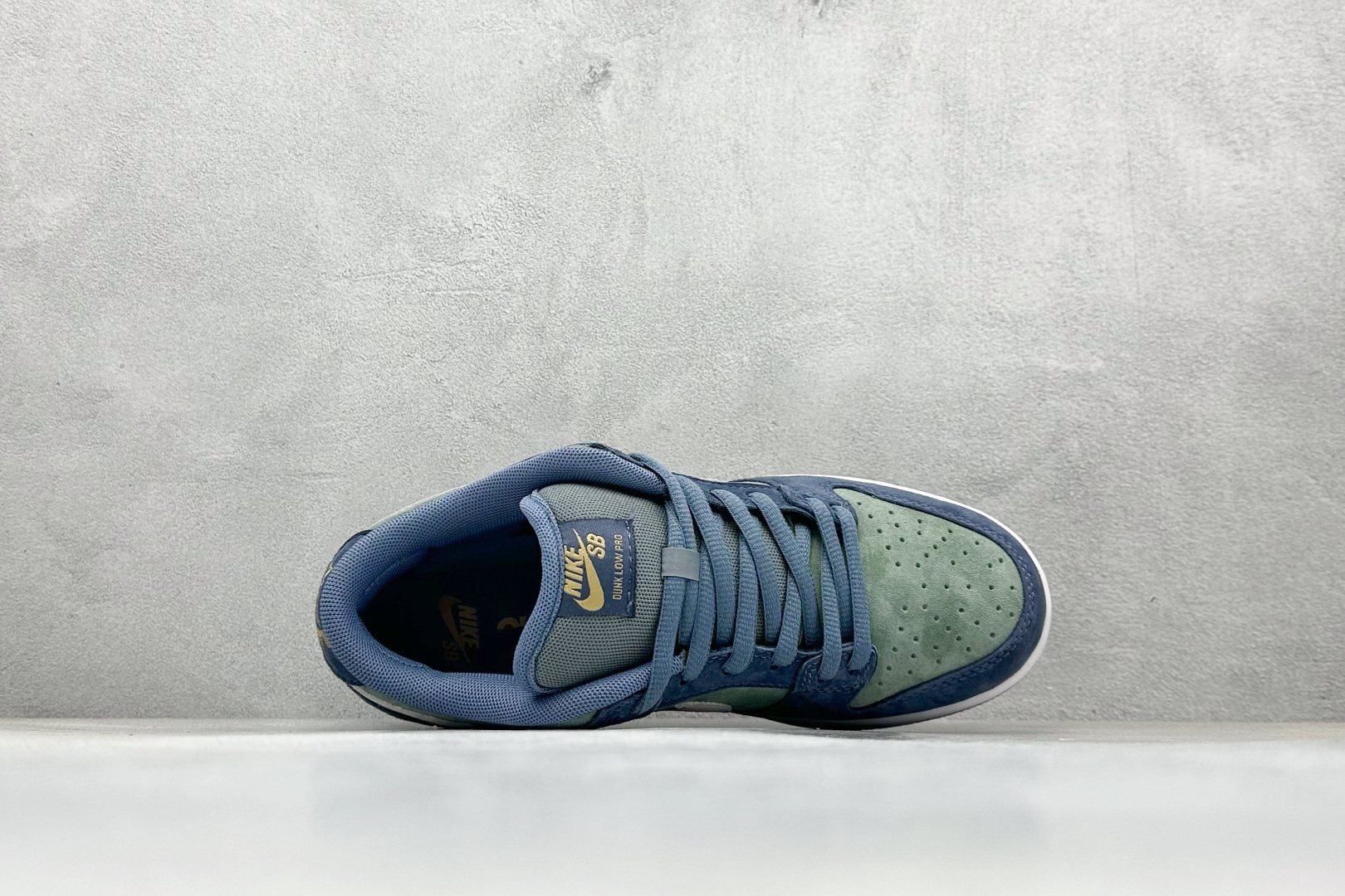 220 K版Nike Dunk SB “Smile” 绒面革 蓝绿 HF3063-002-Chinese UA Cheap High Quatity Brand Clothes Bags handbags Sneakers wholesale wholesaler seller from China Factory suppliers Fashion Clothing Shoes best Quality Beautiful Price 220 K版Nike Dunk SB “Smile” 绒面革 蓝绿 HF3063-002