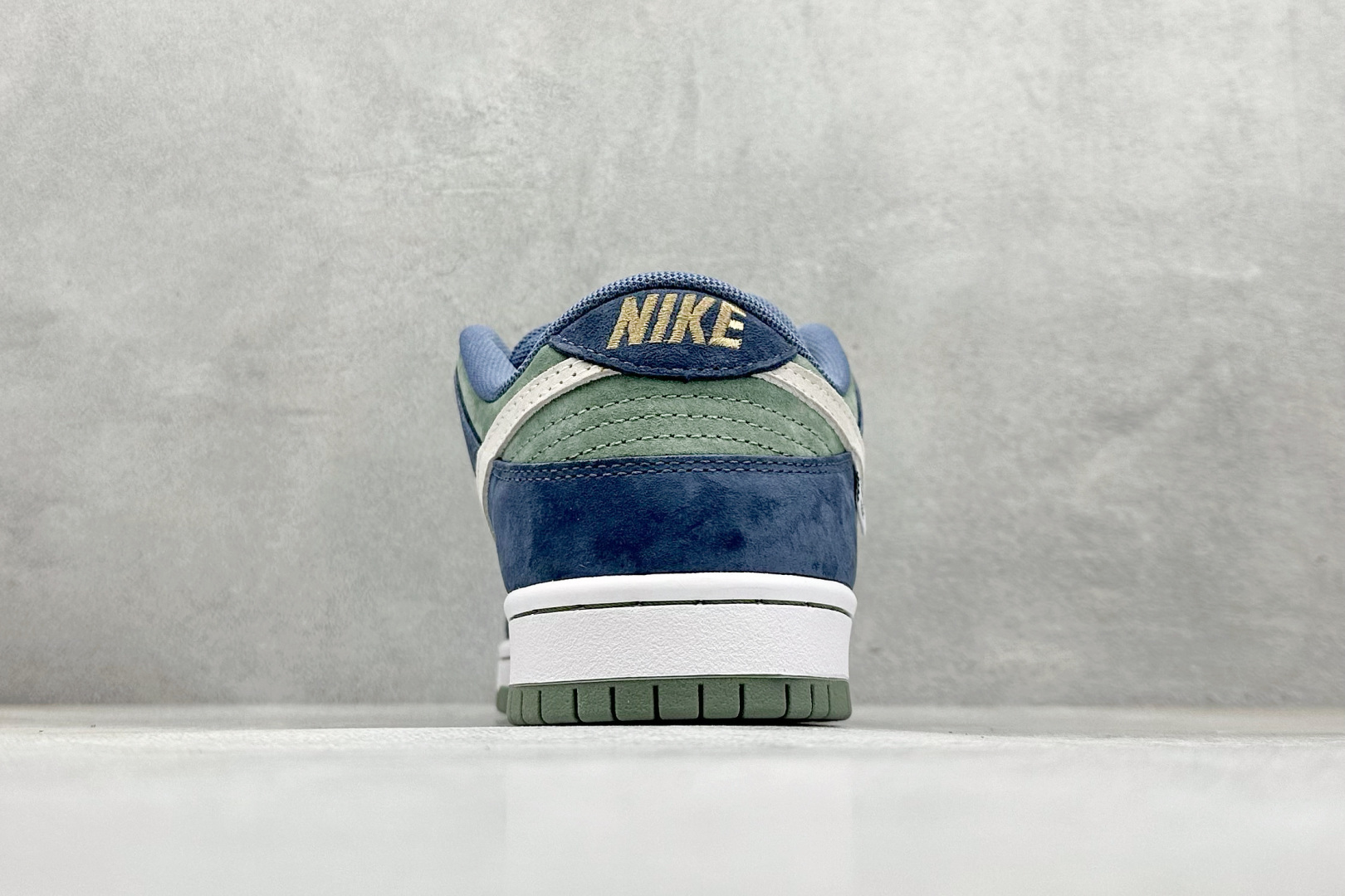 220 K版Nike Dunk SB “Smile” 绒面革 蓝绿 HF3063-002-Chinese UA Cheap High Quatity Brand Clothes Bags handbags Sneakers wholesale wholesaler seller from China Factory suppliers Fashion Clothing Shoes best Quality Beautiful Price 220 K版Nike Dunk SB “Smile” 绒面革 蓝绿 HF3063-002