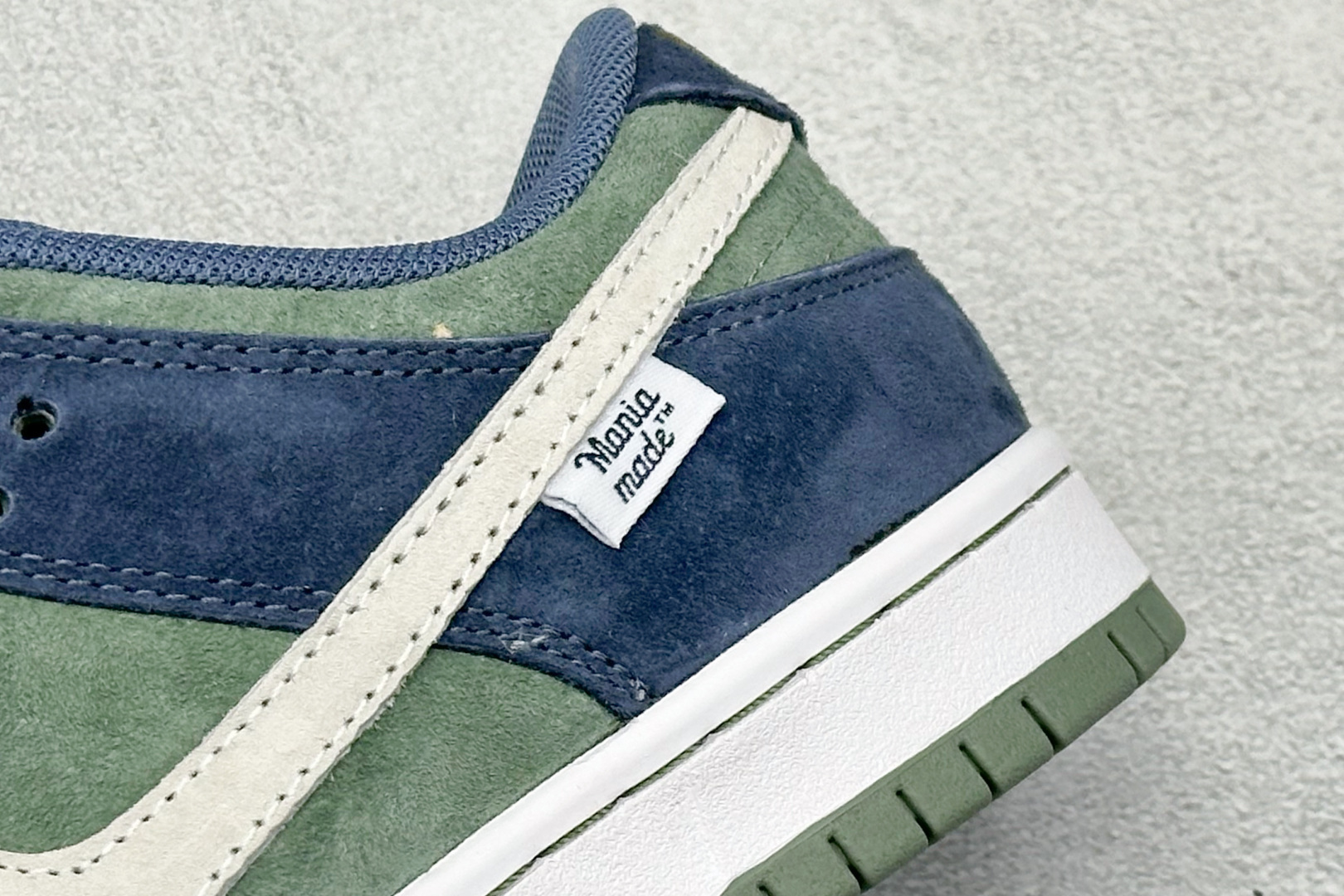 220 K版Nike Dunk SB “Smile” 绒面革 蓝绿 HF3063-002-Chinese UA Cheap High Quatity Brand Clothes Bags handbags Sneakers wholesale wholesaler seller from China Factory suppliers Fashion Clothing Shoes best Quality Beautiful Price 220 K版Nike Dunk SB “Smile” 绒面革 蓝绿 HF3063-002