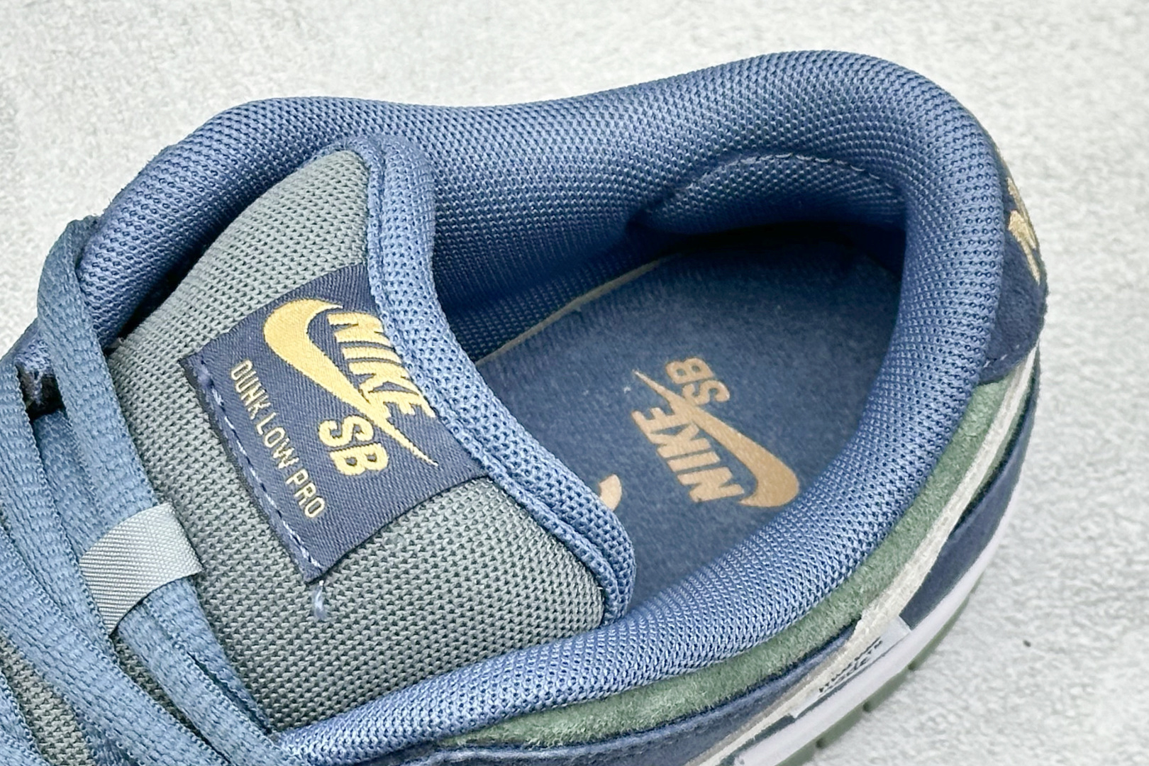 220 K版Nike Dunk SB “Smile” 绒面革 蓝绿 HF3063-002-Chinese UA Cheap High Quatity Brand Clothes Bags handbags Sneakers wholesale wholesaler seller from China Factory suppliers Fashion Clothing Shoes best Quality Beautiful Price 220 K版Nike Dunk SB “Smile” 绒面革 蓝绿 HF3063-002