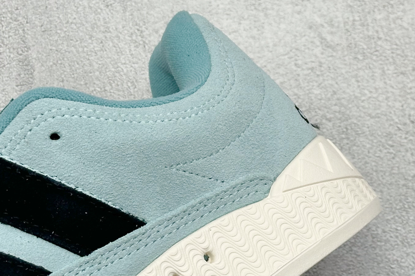 T Adidas Adimatic Low 马蒂奇系列低帮 复古鲨鱼面包鞋运动休闲滑板板鞋 KI8880-High Quatity Cheap Brand wholesale wholesaler seller Clothes Bags handbags Sneakers Top Fashion Clothing Shoes from China Factory Chinese suppliers best Quality Beautiful Price T Adidas Adimatic Low 马蒂奇系列低帮 复古鲨鱼面包鞋运动休闲滑板板鞋 KI8880