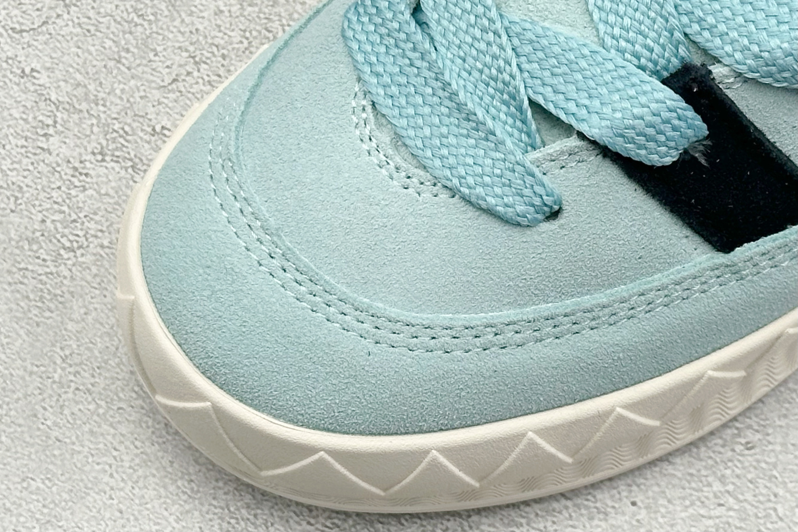 T Adidas Adimatic Low 马蒂奇系列低帮 复古鲨鱼面包鞋运动休闲滑板板鞋 KI8880-High Quatity Cheap Brand wholesale wholesaler seller Clothes Bags handbags Sneakers Top Fashion Clothing Shoes from China Factory Chinese suppliers best Quality Beautiful Price T Adidas Adimatic Low 马蒂奇系列低帮 复古鲨鱼面包鞋运动休闲滑板板鞋 KI8880