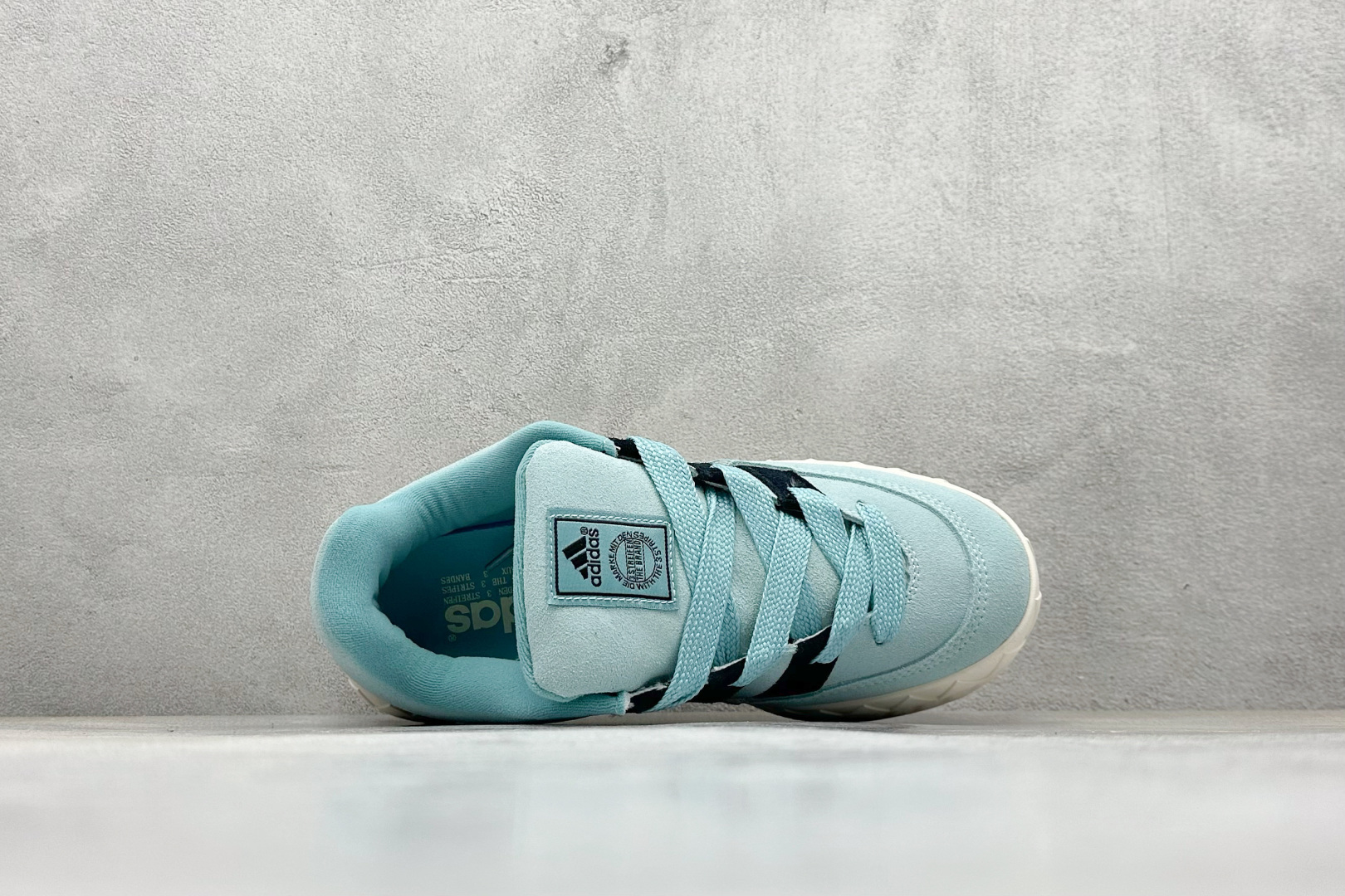 T Adidas Adimatic Low 马蒂奇系列低帮 复古鲨鱼面包鞋运动休闲滑板板鞋 KI8880-High Quatity Cheap Brand wholesale wholesaler seller Clothes Bags handbags Sneakers Top Fashion Clothing Shoes from China Factory Chinese suppliers best Quality Beautiful Price T Adidas Adimatic Low 马蒂奇系列低帮 复古鲨鱼面包鞋运动休闲滑板板鞋 KI8880