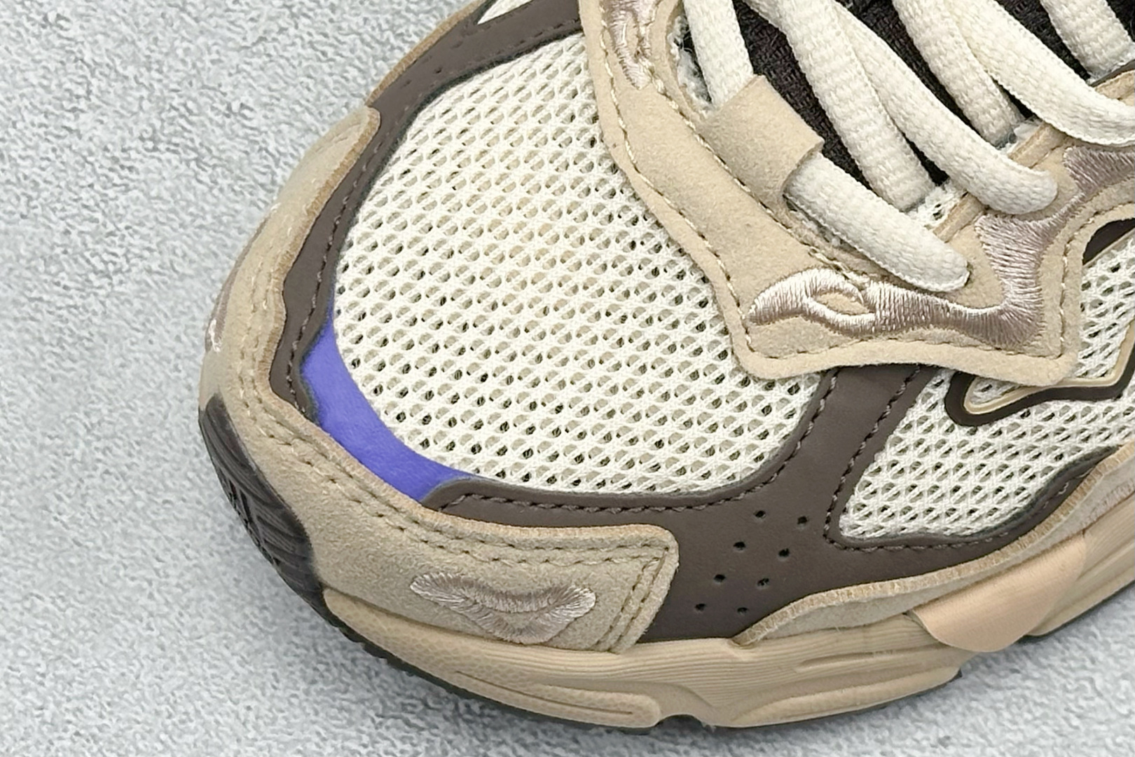 福利特价 终端放店Adidas Originals Response CL 复古休闲跑步鞋 鞋身采用大面