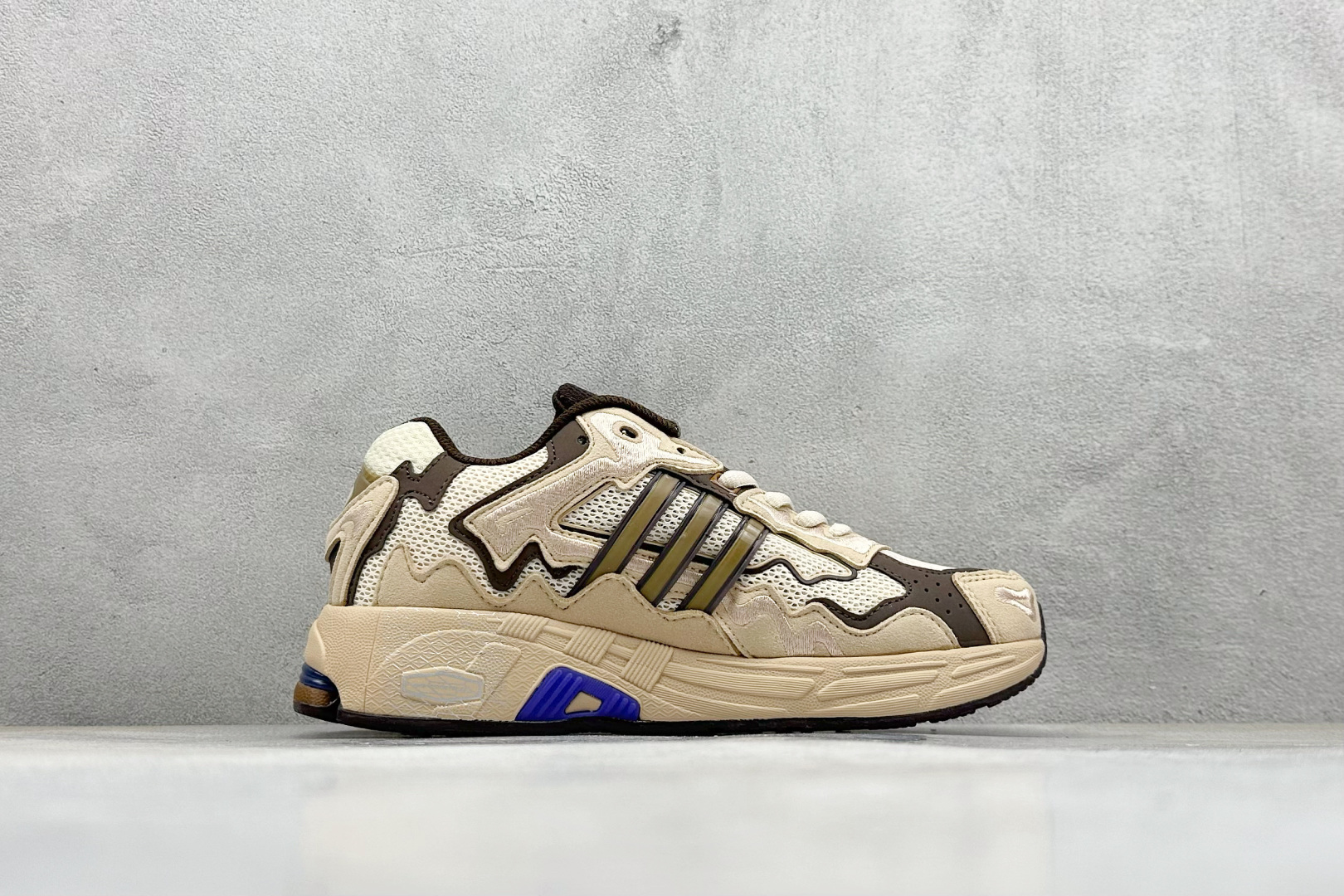 福利特价 终端放店Adidas Originals Response CL 复古休闲跑步鞋 鞋身采用大面