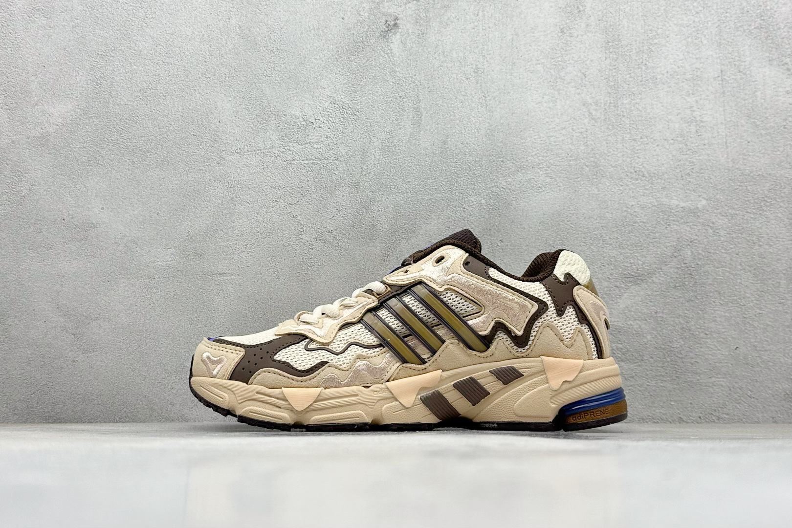 福利特价 终端放店Adidas Originals Response CL 复古休闲跑步鞋 鞋身采用大面