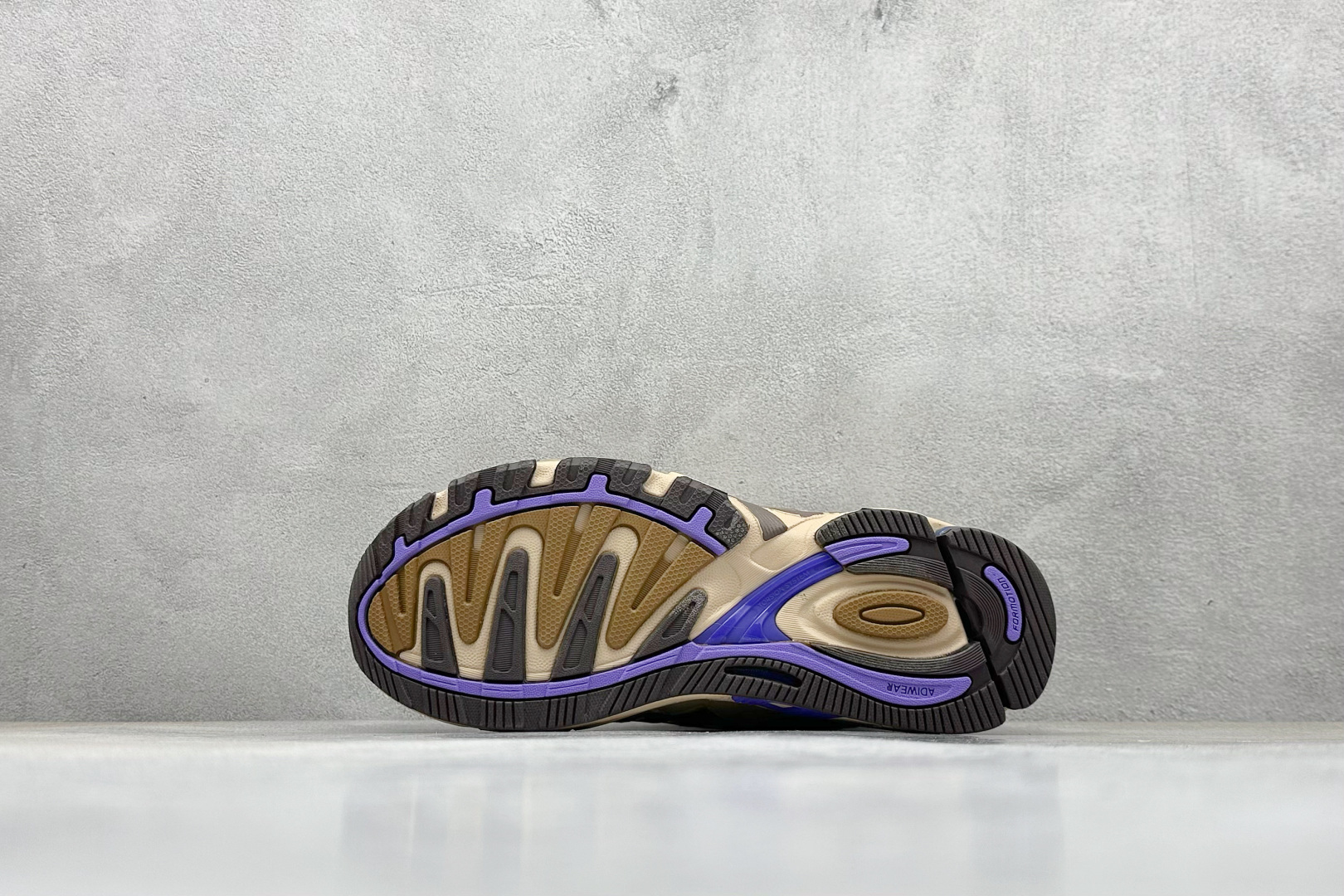 福利特价 终端放店Adidas Originals Response CL 复古休闲跑步鞋 鞋身采用大面