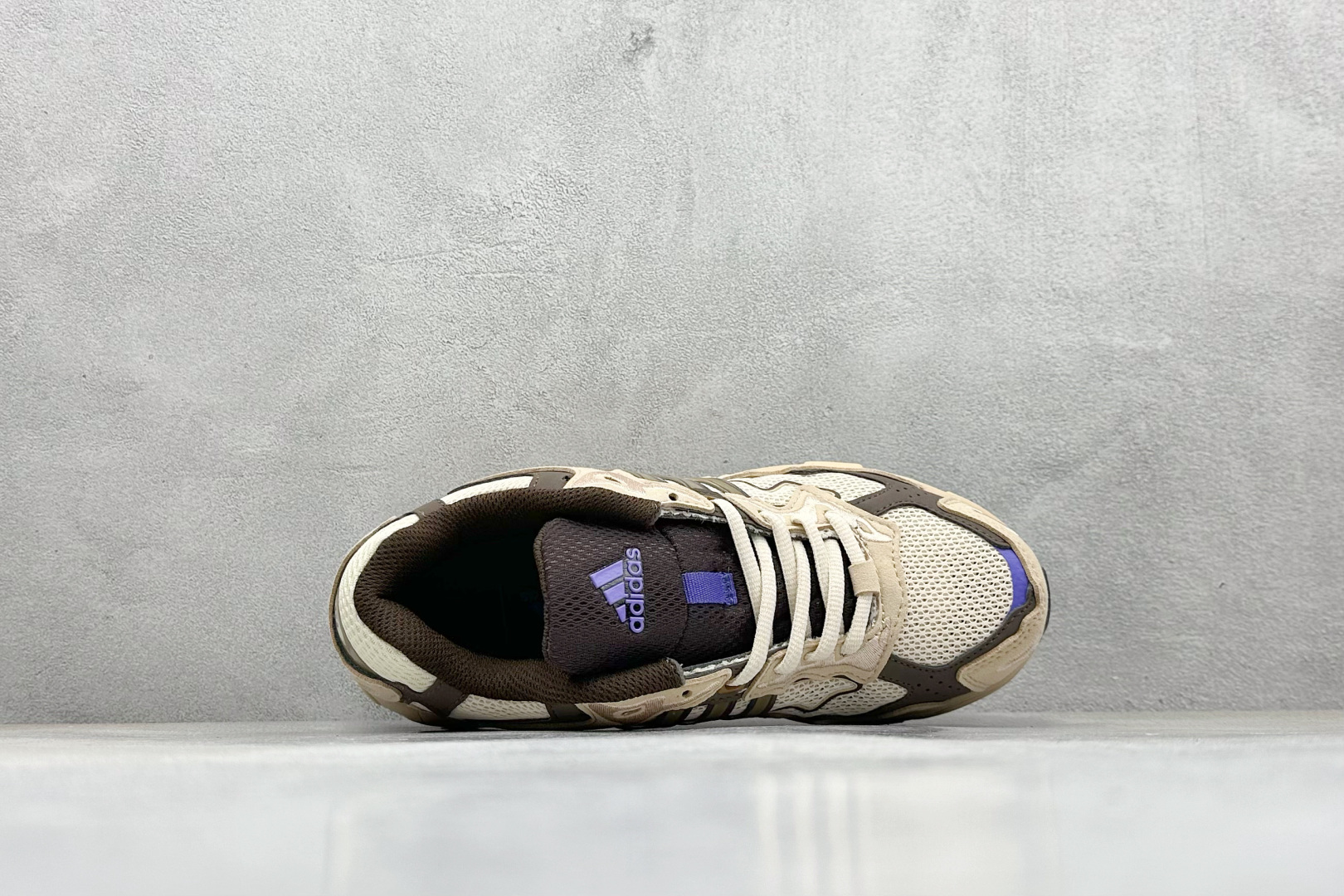福利特价 终端放店Adidas Originals Response CL 复古休闲跑步鞋 鞋身采用大面