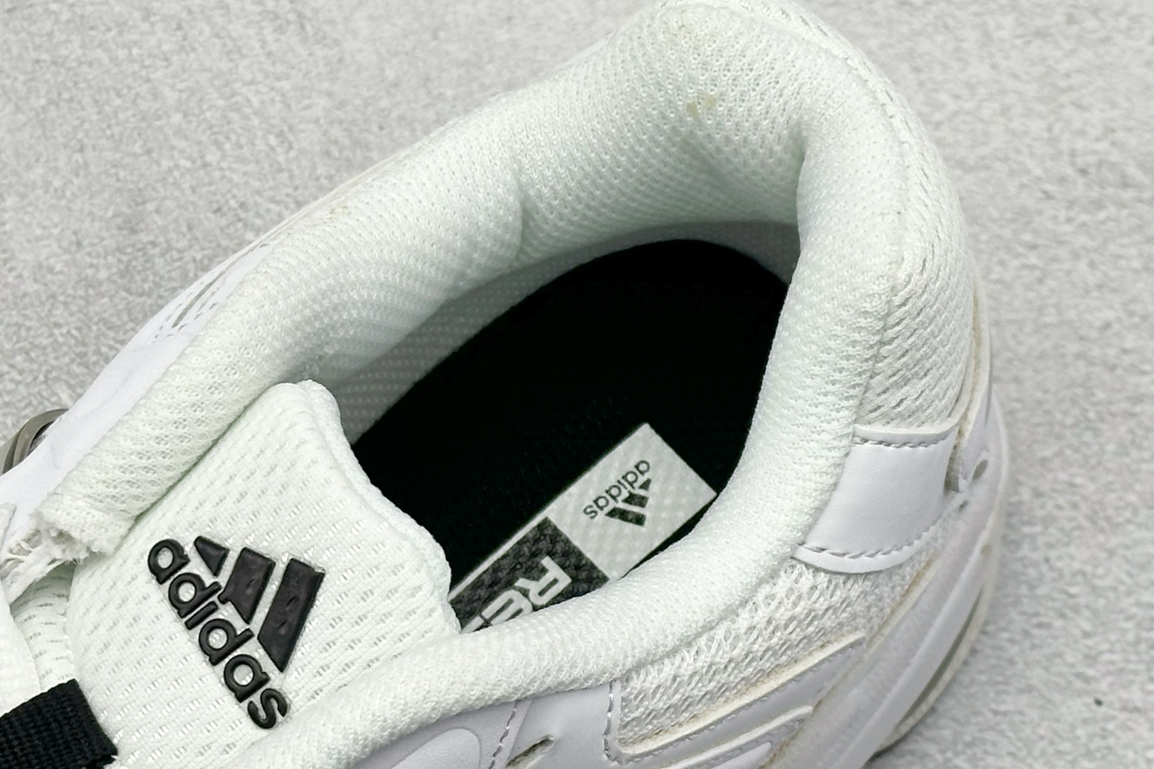 福利特价 终端放店Adidas Originals Response CL 复古休闲跑步鞋 鞋身采用大面