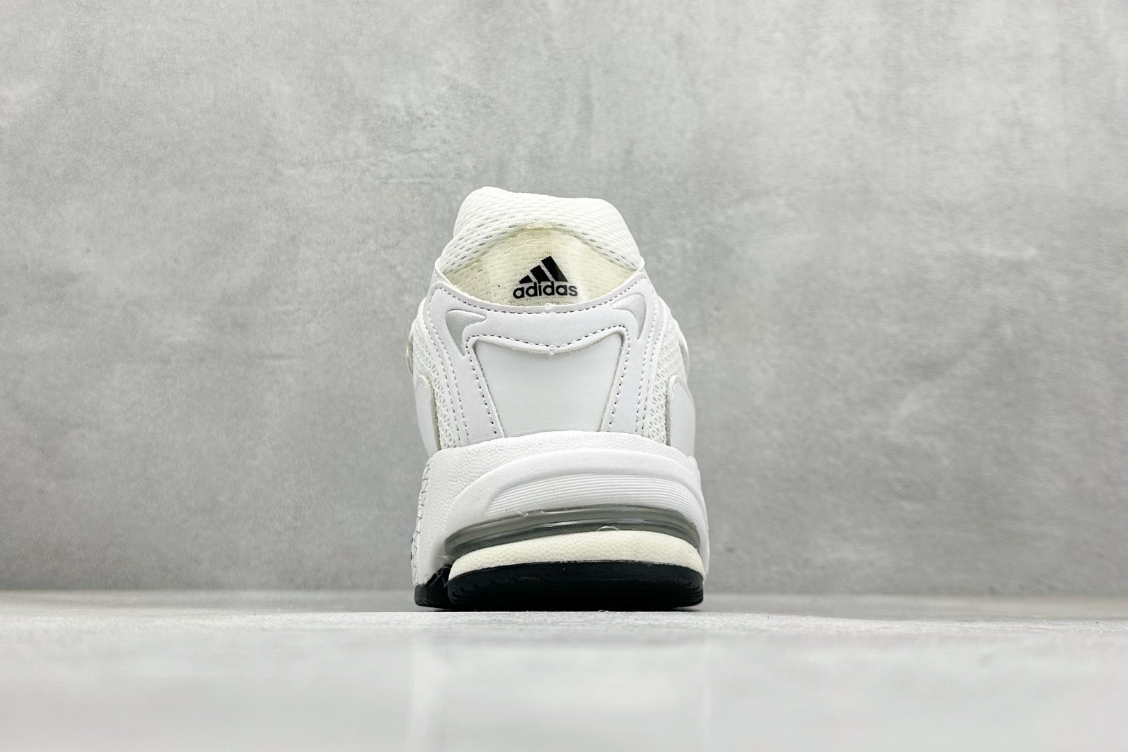 福利特价 终端放店Adidas Originals Response CL 复古休闲跑步鞋 鞋身采用大面
