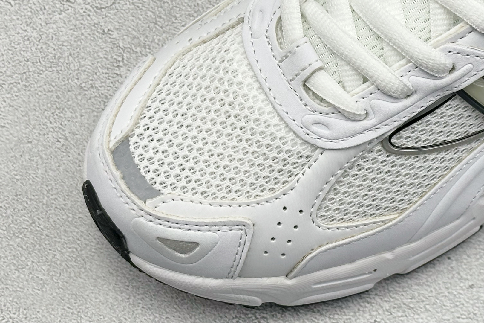 福利特价 终端放店Adidas Originals Response CL 复古休闲跑步鞋 鞋身采用大面