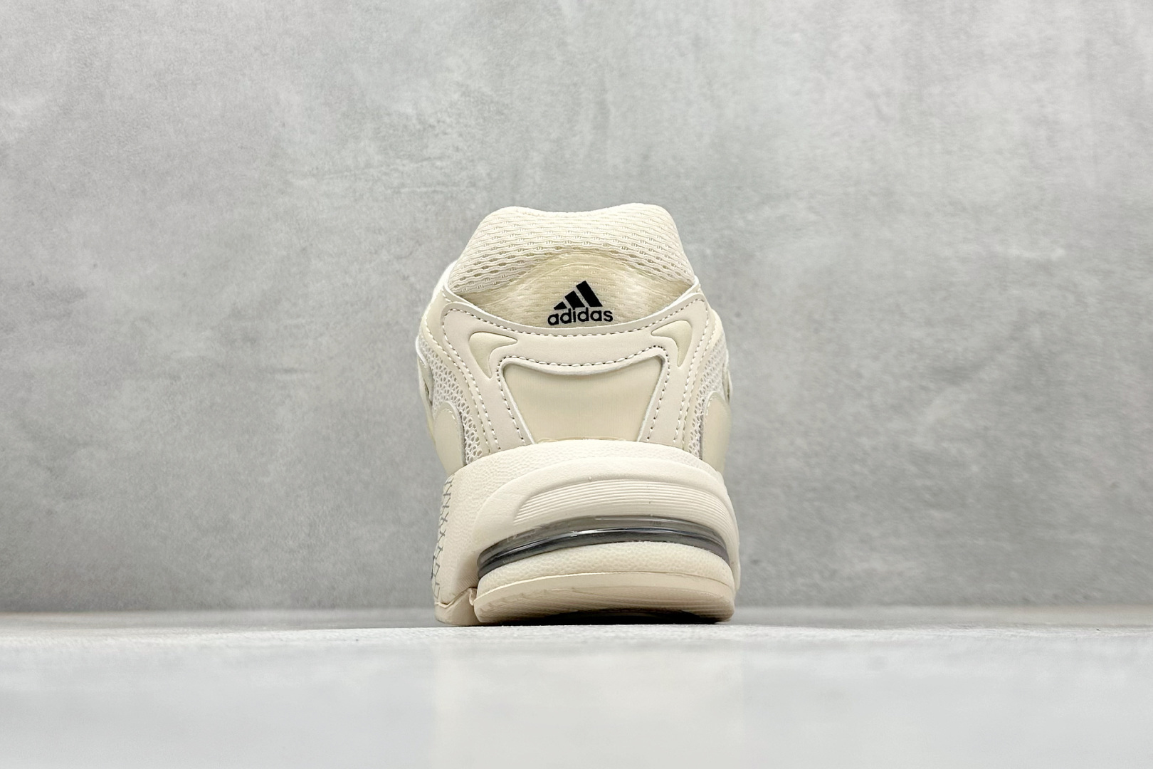 福利特价 终端放店Adidas Originals Response CL 复古休闲跑步鞋 鞋身采用大面