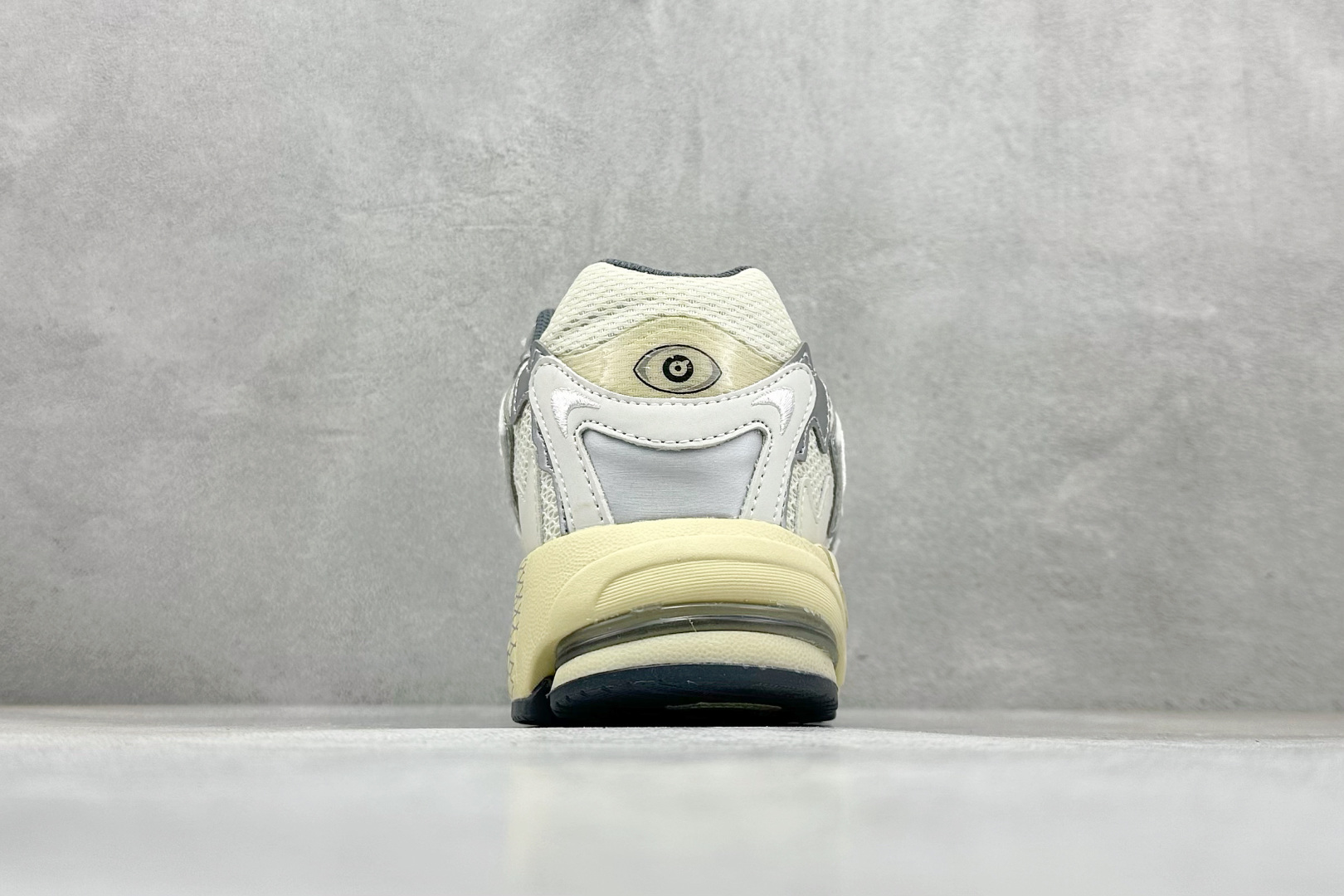 福利特价 终端放店Adidas Originals Response CL 复古休闲跑步鞋 鞋身采用大面