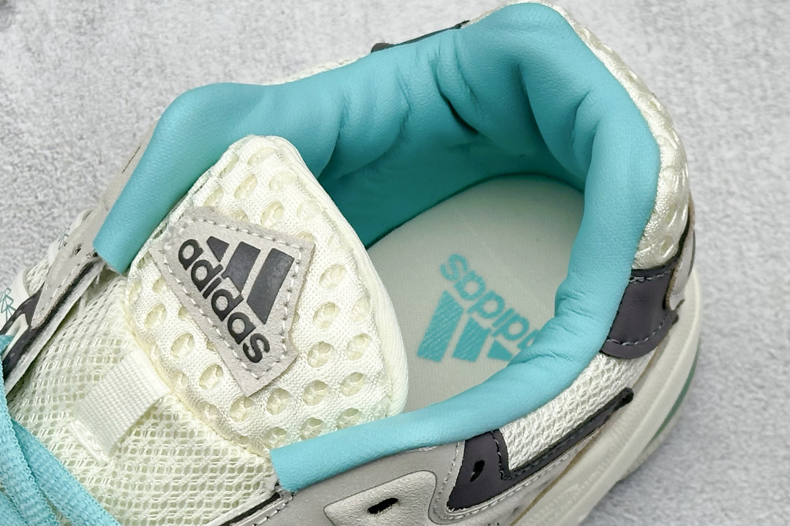 福利特价 终端放店Adidas Originals Response CL 复古休闲跑步鞋 鞋身采用大面