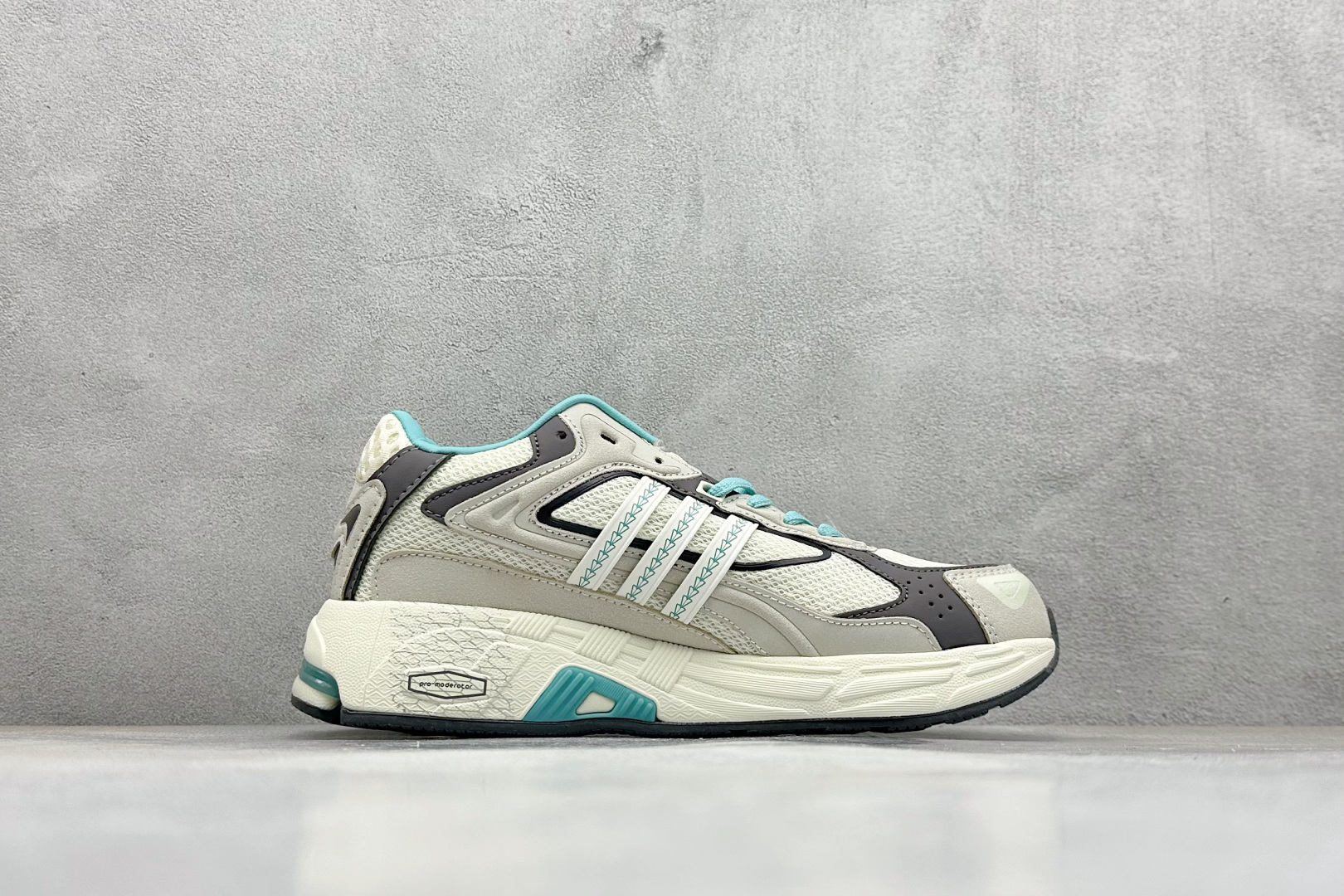 福利特价 终端放店Adidas Originals Response CL 复古休闲跑步鞋 鞋身采用大面