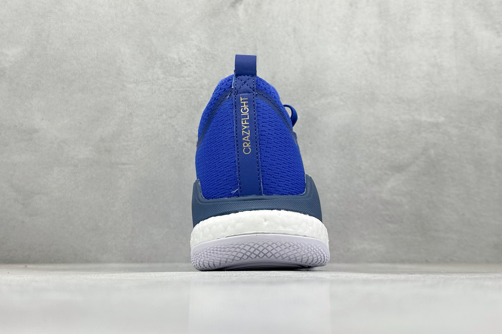 ADIDAS CRAZYFLIGHT MID 运动鞋 减震防滑 针织网面设计 鞋底采用真爆颗粒 三层组合大底 舒适透气 HQ3488