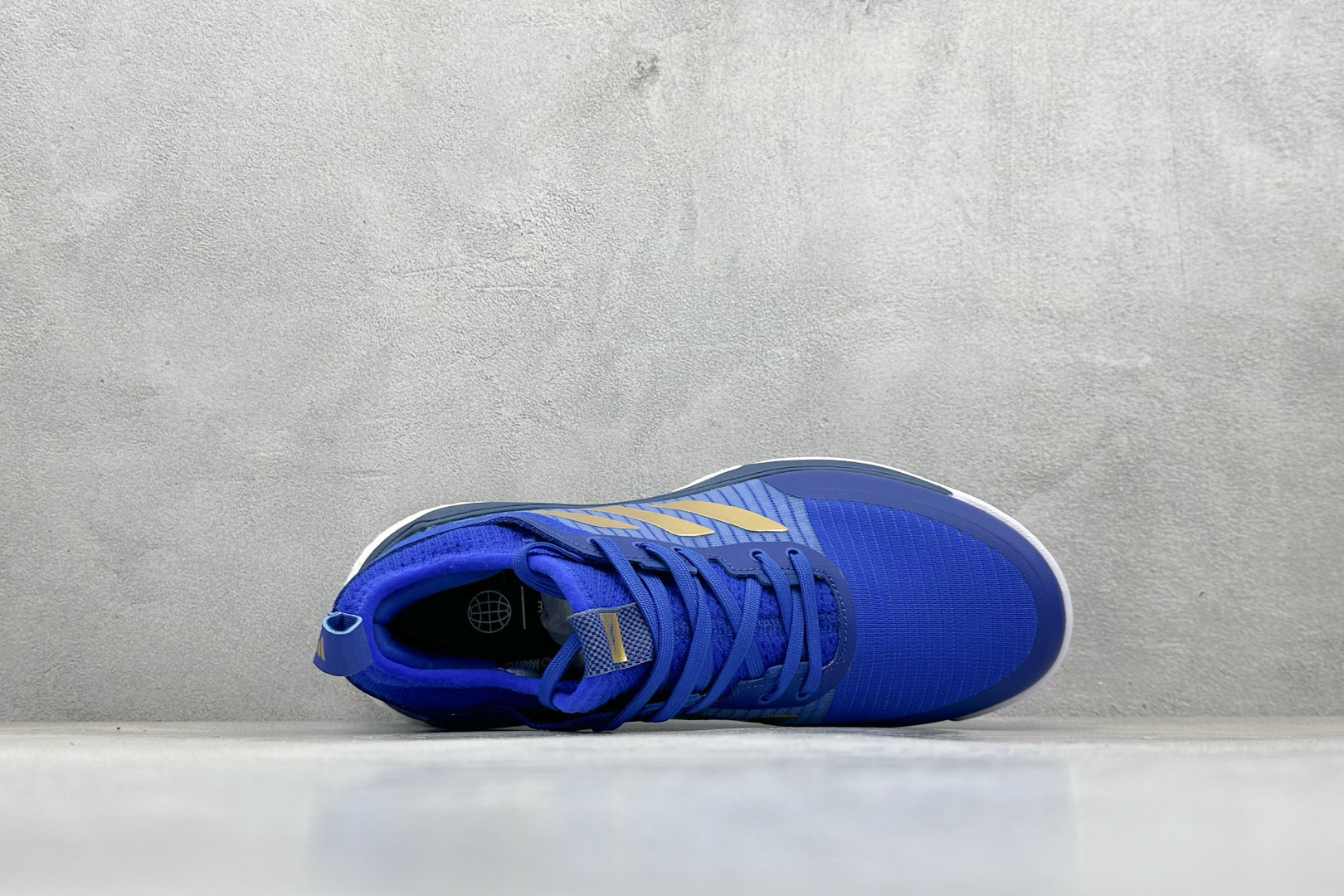 ADIDAS CRAZYFLIGHT MID 运动鞋 减震防滑 针织网面设计 鞋底采用真爆颗粒 三层组合大底 舒适透气 HQ3488