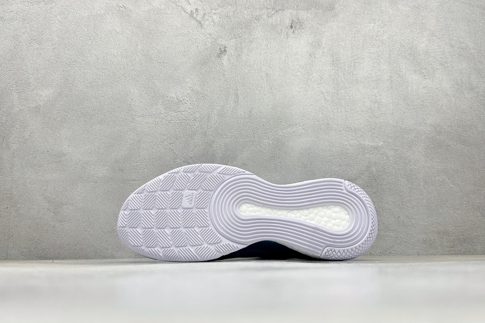 ADIDAS CRAZYFLIGHT MID 运动鞋 减震防滑 针织网面设计 鞋底采用真爆颗粒 三层组合大底 舒适透气 HQ3488