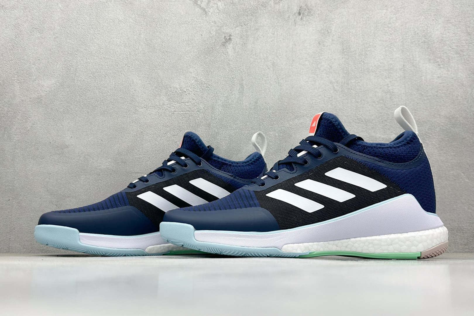 220 ADIDAS CRAZYFLIGHT MID 运动鞋 减震防滑 针织网面设计 鞋底采用真爆颗粒 三层组合大底 舒适透气 IG3971