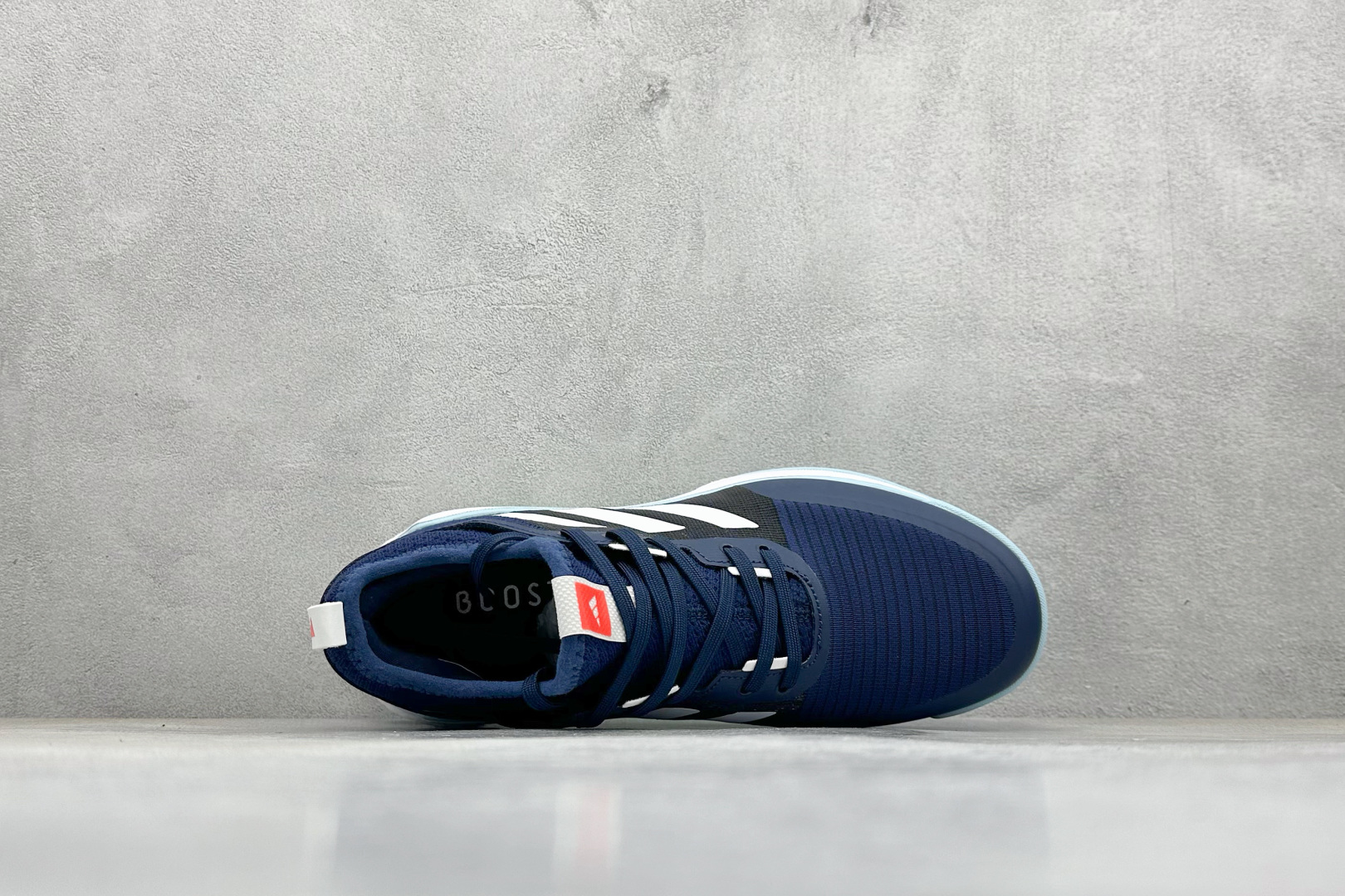 220 ADIDAS CRAZYFLIGHT MID 运动鞋 减震防滑 针织网面设计 鞋底采用真爆颗粒 三层组合大底 舒适透气 IG3971