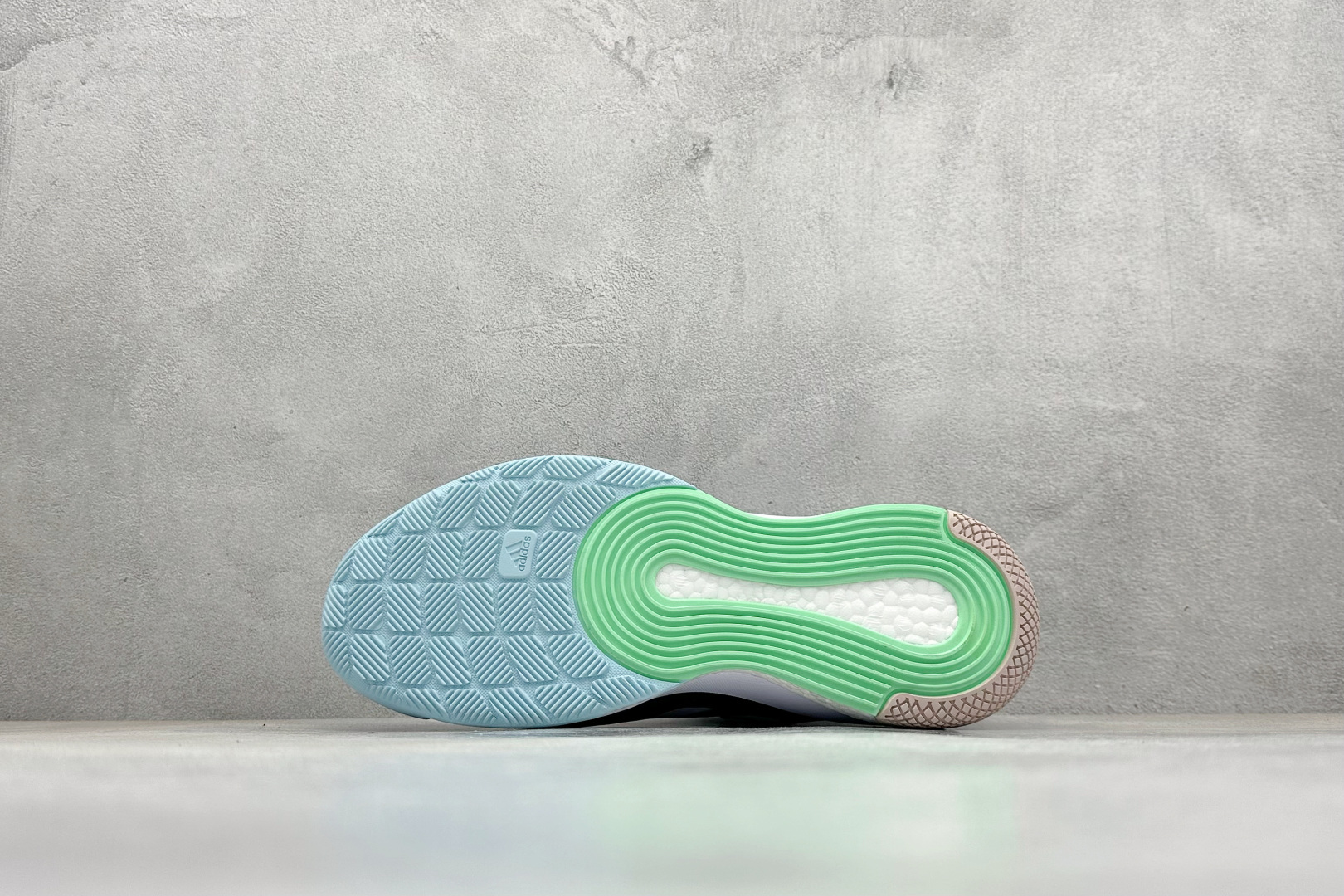 220 ADIDAS CRAZYFLIGHT MID 运动鞋 减震防滑 针织网面设计 鞋底采用真爆颗粒 三层组合大底 舒适透气 IG3971