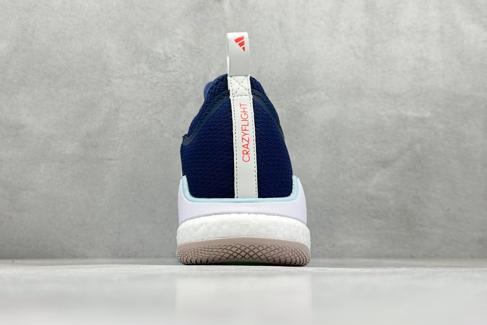 220 ADIDAS CRAZYFLIGHT MID 运动鞋 减震防滑 针织网面设计 鞋底采用真爆颗粒 三层组合大底 舒适透气 IG3971