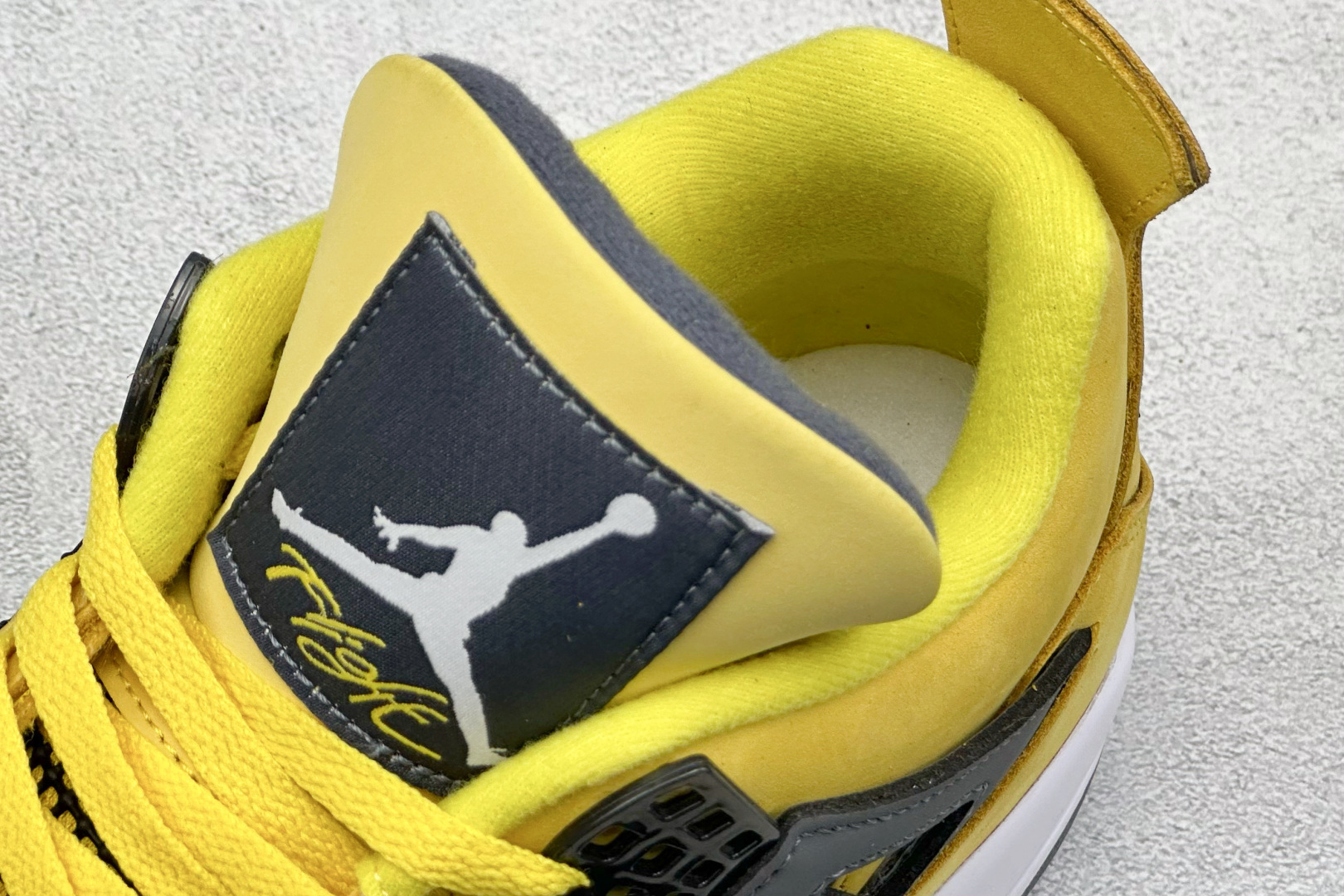 新F版Air Jordan AJ4 Retro 电母 中帮篮球鞋 CT8527-700