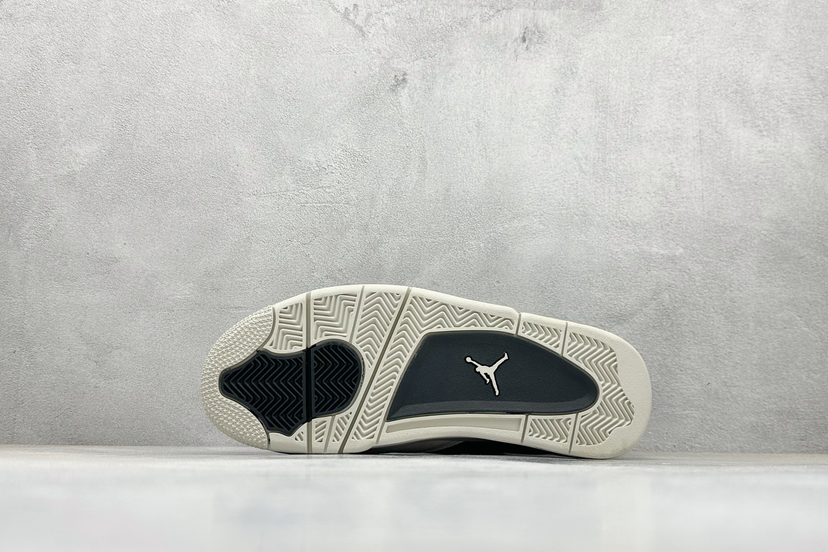 260 新F版Air Jordan AJ4 黑米 低帮复古篮球鞋 FQ7939-001