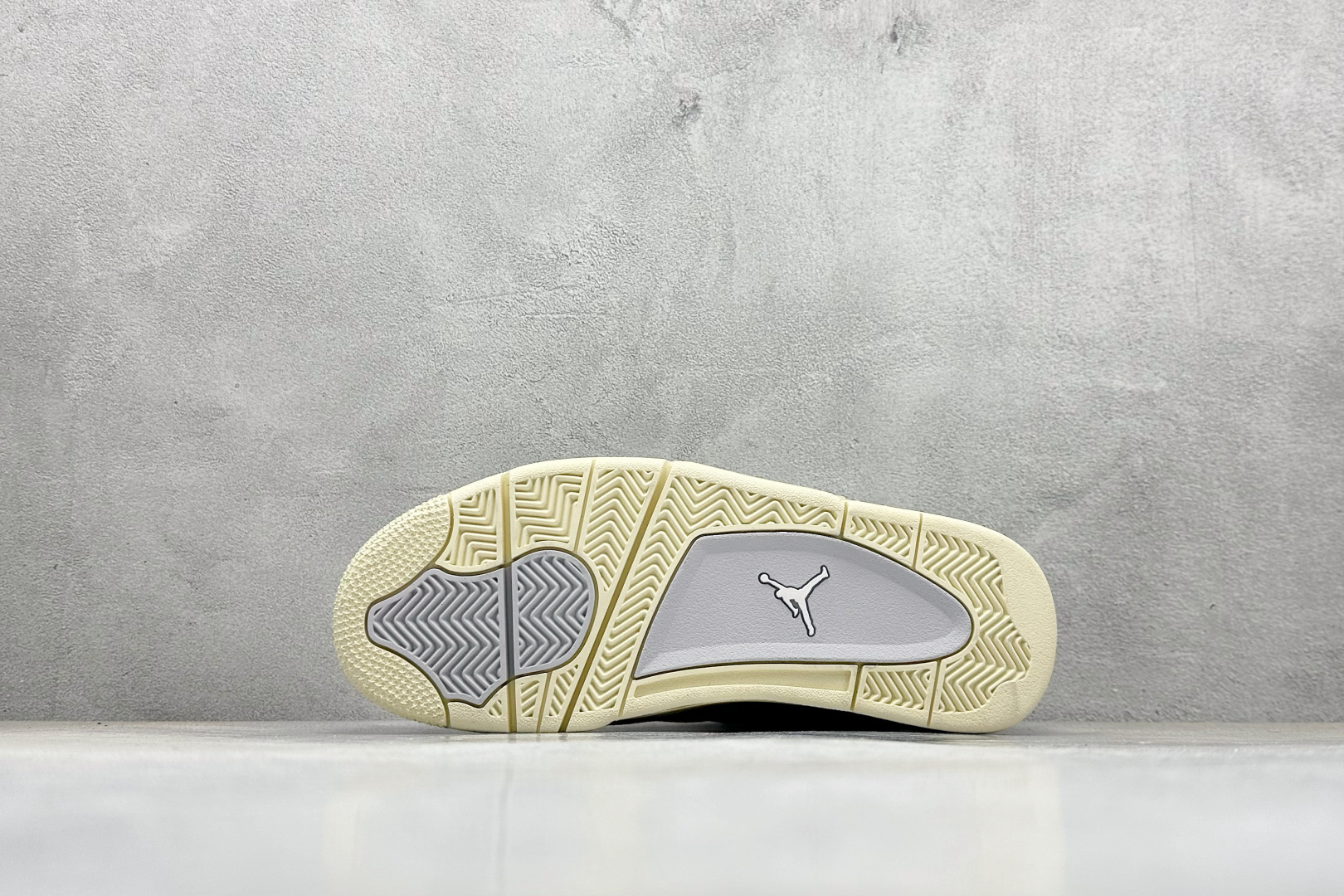 260 新F版Air Jordan AJ4 高冷灰 低帮复古篮球鞋 FQ7940-001-Chinese UA Cheap High Quatity Brand Clothes Bags handbags Sneakers wholesale wholesaler seller from China Factory suppliers Fashion Clothing Shoes best Quality Beautiful Price 260 新F版Air Jordan AJ4 高冷灰 低帮复古篮球鞋 FQ7940-001