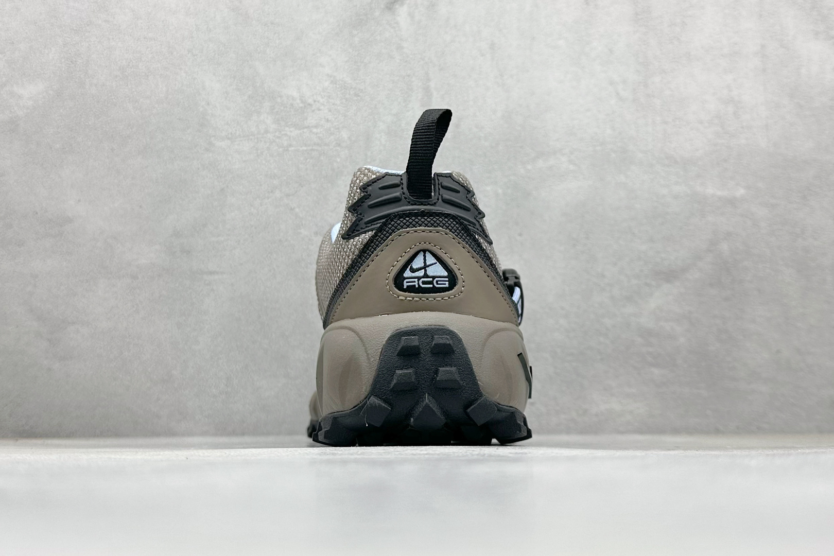 180 GS版Nike ACG Phassad 耐克时尚舒适 抓地登山徒步鞋 HM7133-200-Chinese UA Cheap High Quatity Brand Clothes Bags handbags Sneakers wholesale wholesaler seller from China Factory suppliers Fashion Clothing Shoes best Quality Beautiful Price 180 GS版Nike ACG Phassad 耐克时尚舒适 抓地登山徒步鞋 HM7133-200