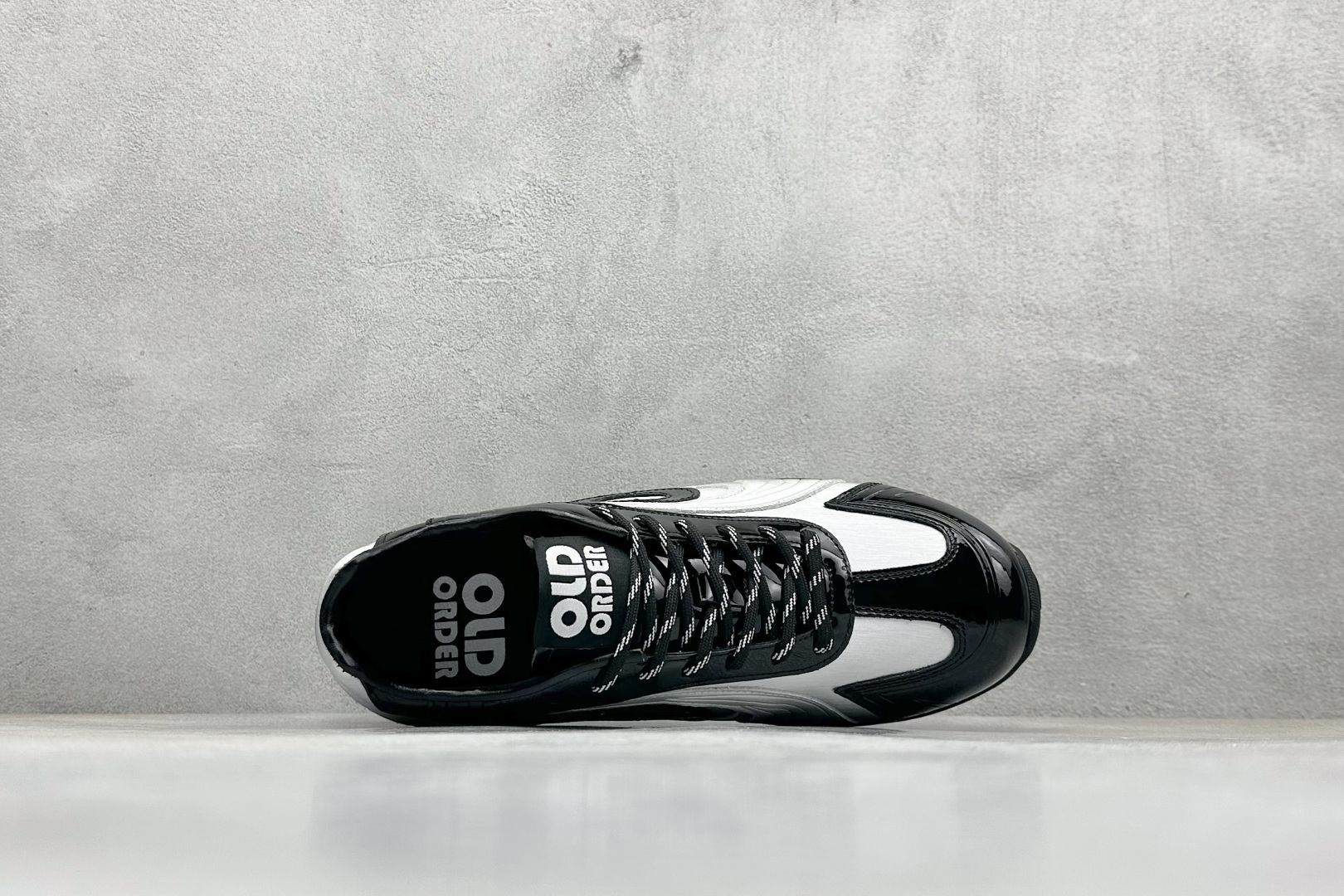 230 Old Order 舒适百搭生活休闲鞋 银黑