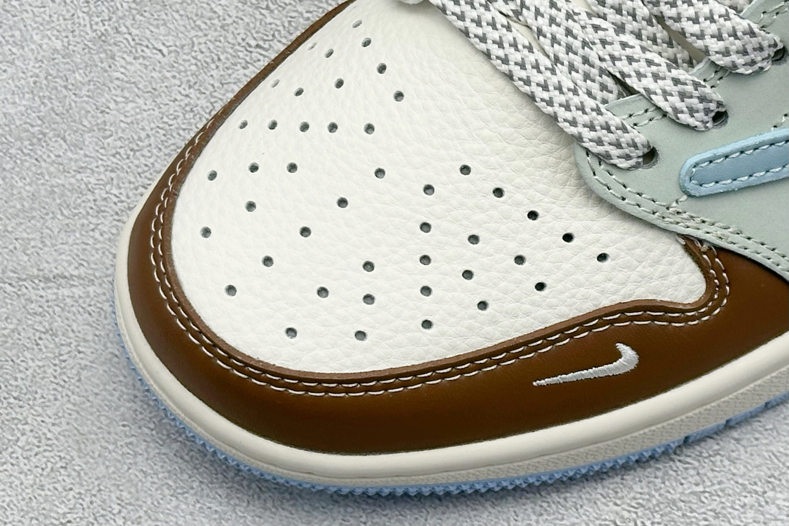 240 Travis Scott x Nike Air Jordan 1 Low x OFF-WHITE Air Jordan 1 Low 反转红白蓝小勾满天星倒钩 HS8068-066