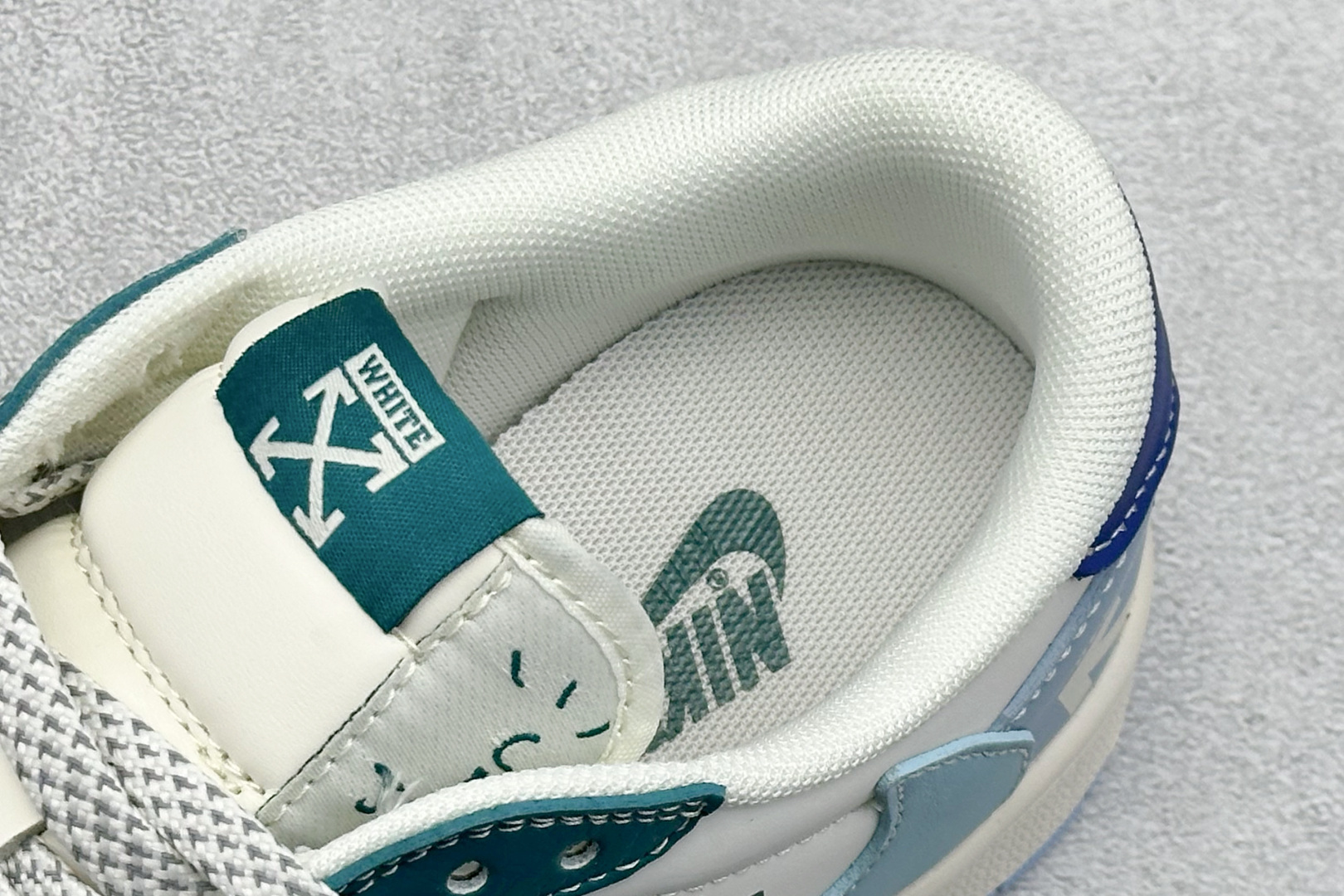 240 Travis Scott x Nike Air Jordan 1 Low x OFF-WHITE Air Jordan 1 Low 反转红白蓝小勾满天星倒钩 HS8068-066