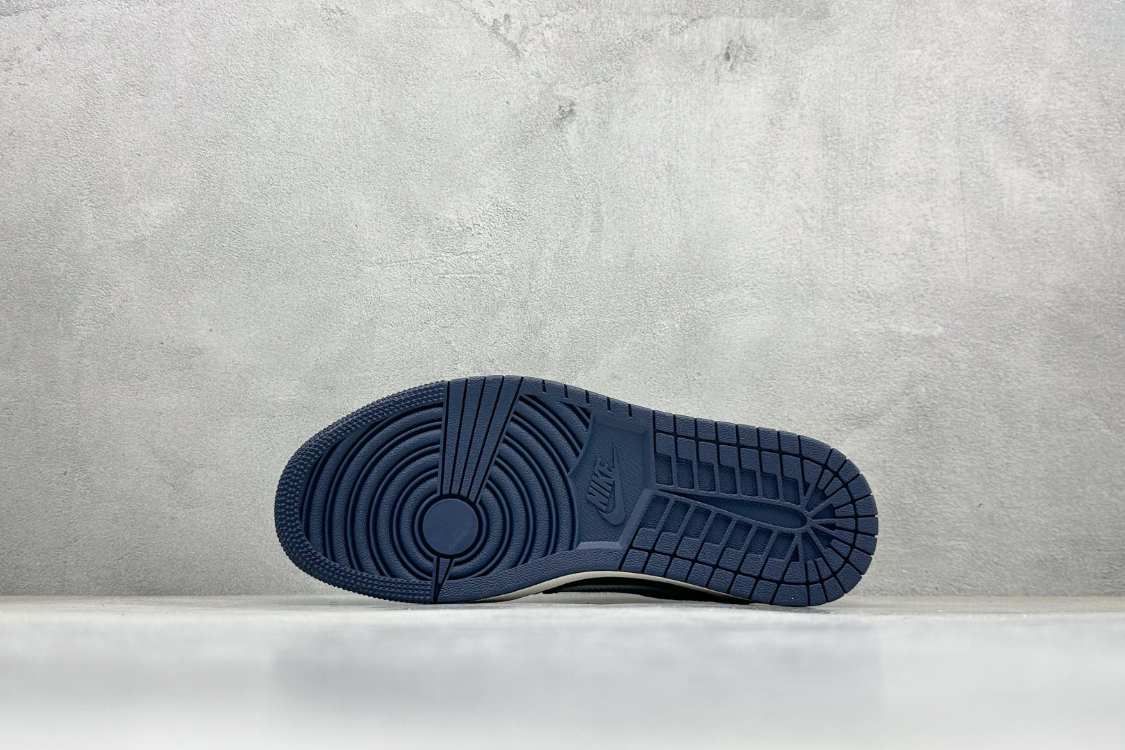 240 Travis Scott x Nike Air Jordan 1 Low x Louis Vuitton Air Jordan 1 Low 反转灰白蓝小勾满天星倒钩 HS8068-061