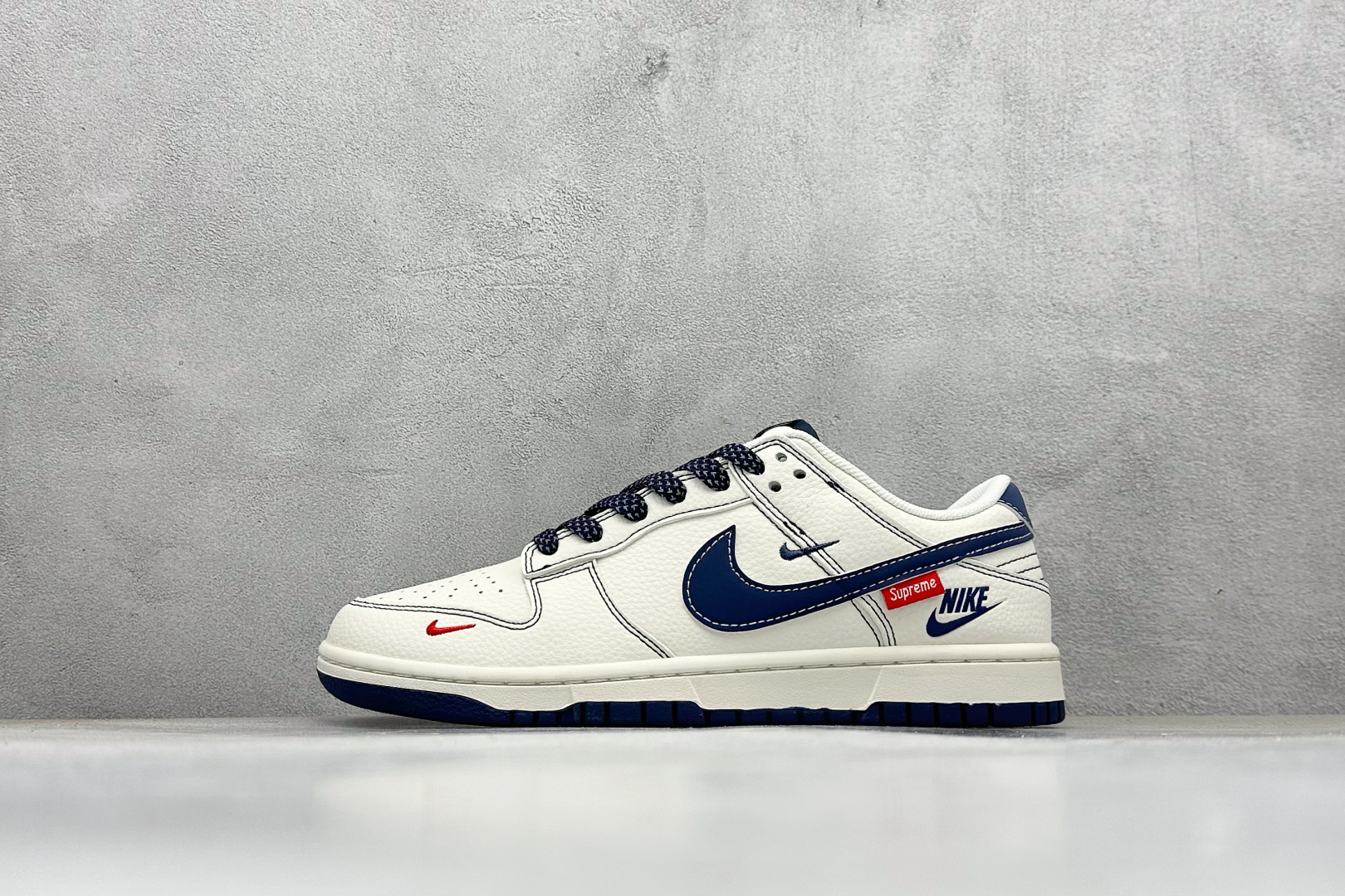 280 Nike SB Dunk Low Supreme联名 米蓝勾 高端定制 低帮休闲板鞋 HH7518-083