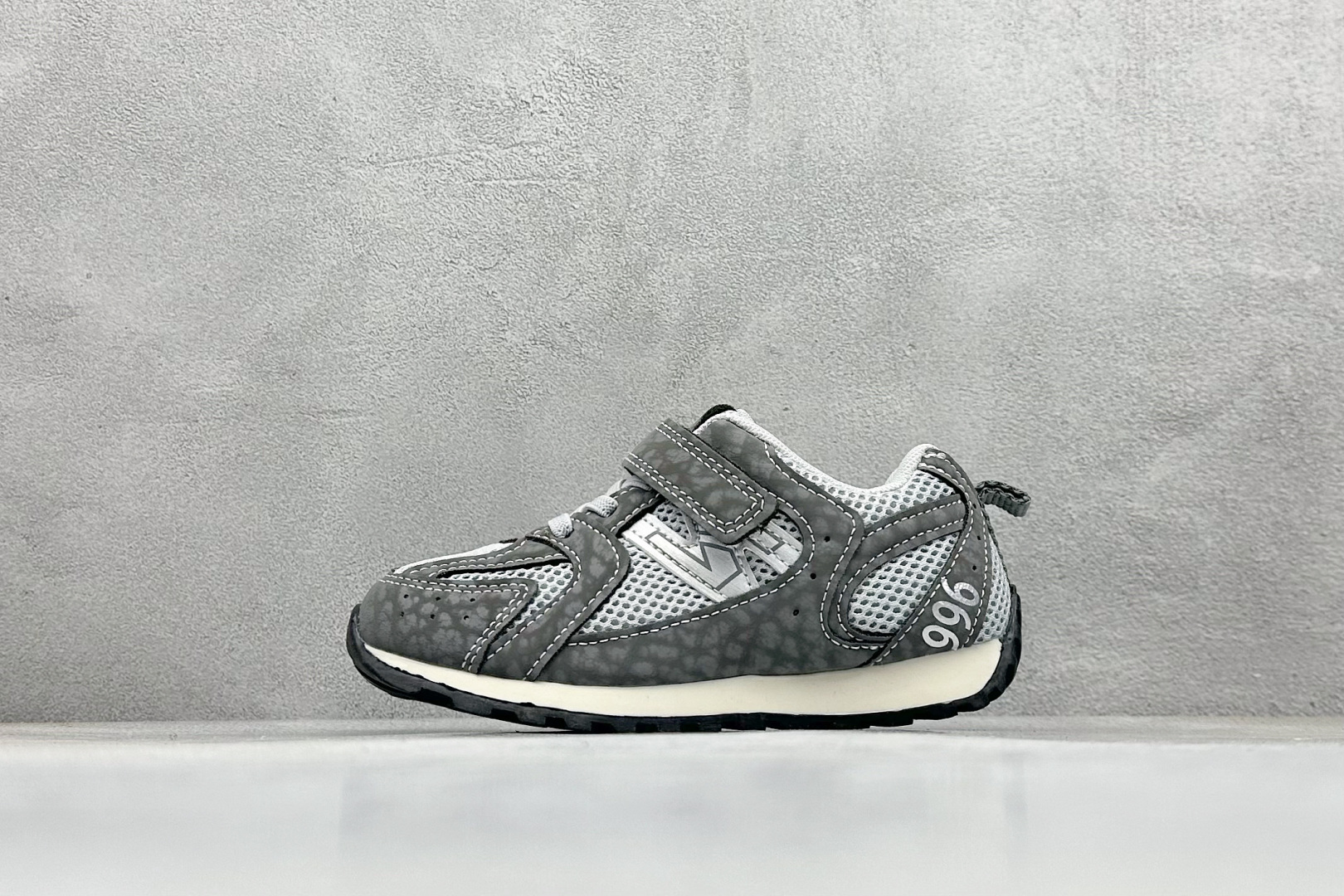 新百伦New Balance NB996 童鞋复古休闲老爹鞋运动慢跑鞋