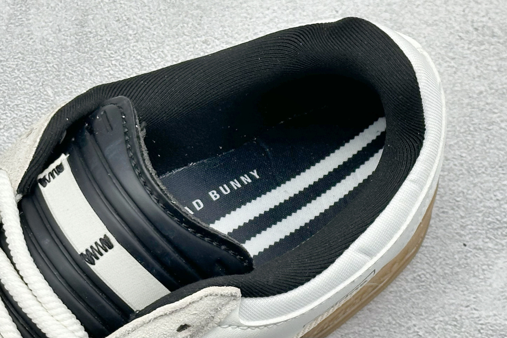 Bad Bunny x AD Gazelle Indoor Trainers 联名羚羊内训系列低帮复古百搭休闲运动德训风板鞋 IF9735