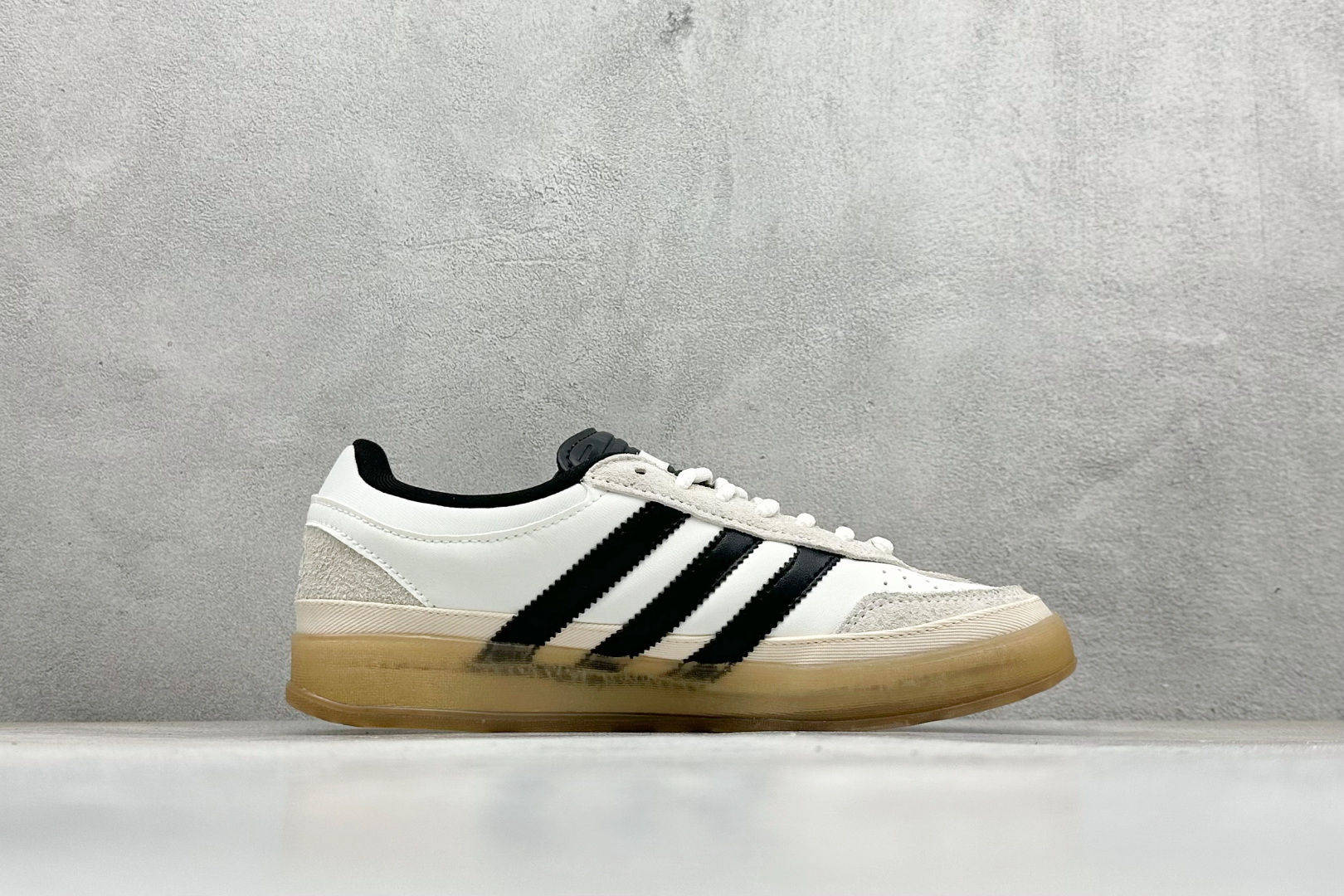 Bad Bunny x AD Gazelle Indoor Trainers 联名羚羊内训系列低帮复古百搭休闲运动德训风板鞋 IF9735