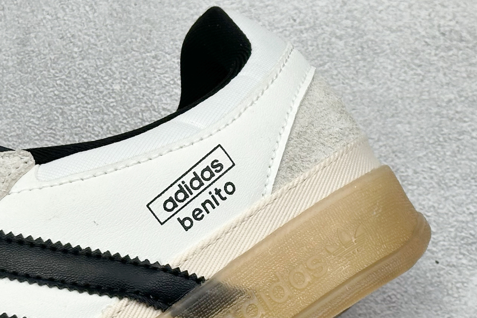 Bad Bunny x AD Gazelle Indoor Trainers 联名羚羊内训系列低帮复古百搭休闲运动德训风板鞋 IF9735