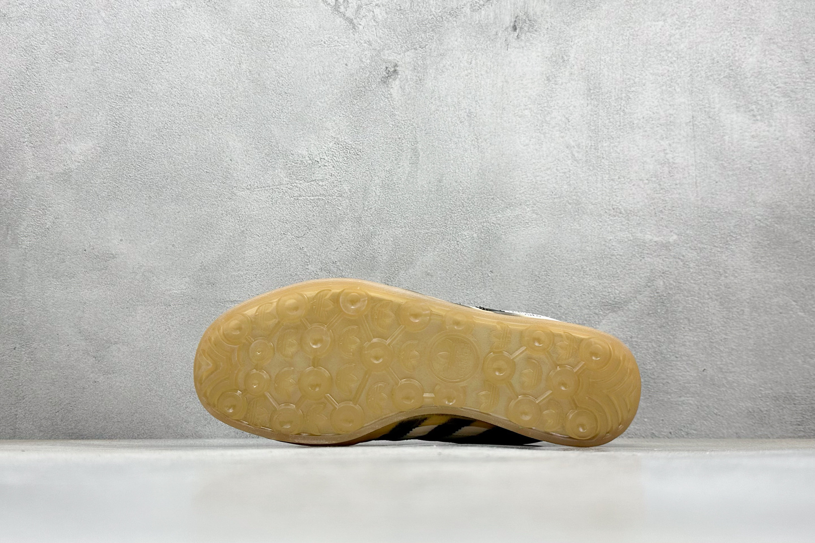 Bad Bunny x AD Gazelle Indoor Trainers 联名羚羊内训系列低帮复古百搭休闲运动德训风板鞋 IF9735