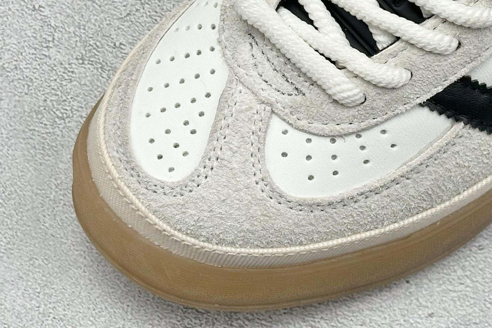 Bad Bunny x AD Gazelle Indoor Trainers 联名羚羊内训系列低帮复古百搭休闲运动德训风板鞋 IF9735