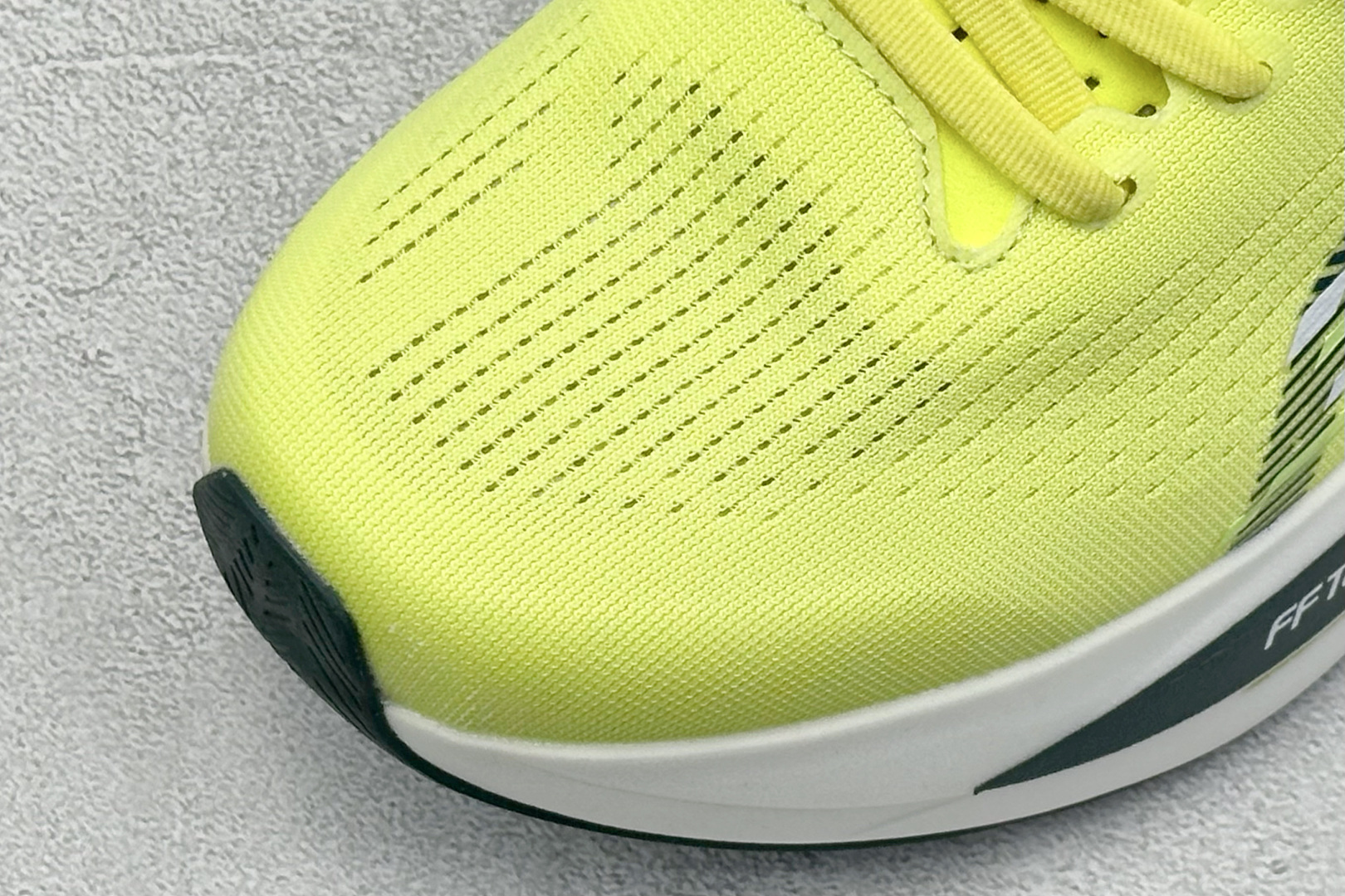 180 Asics SONICBLAST 运动跑步鞋 鞋款采用亚瑟士高回弹的FFTURBO及FF BLAST PLUS中底设计