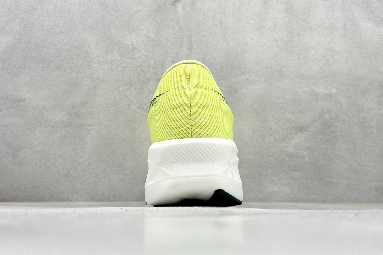 180 Asics SONICBLAST 运动跑步鞋 鞋款采用亚瑟士高回弹的FFTURBO及FF BLAST PLUS中底设计