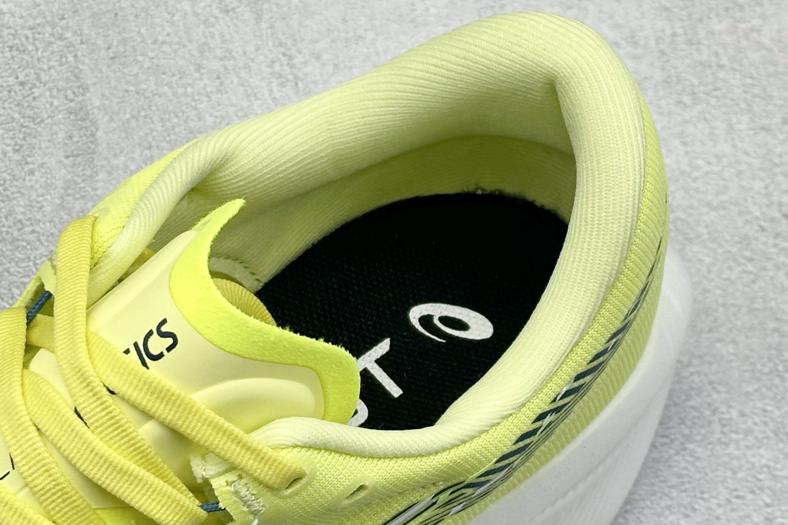 180 Asics SONICBLAST 运动跑步鞋 鞋款采用亚瑟士高回弹的FFTURBO及FF BLAST PLUS中底设计