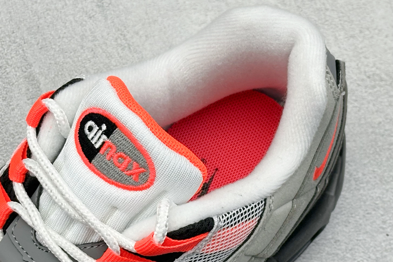 200 NK Air 95 黑灰红 织物气垫轻便低帮跑步鞋 AT2865-100-Chinese UA Cheap High Quatity Brand Clothes Bags handbags Sneakers wholesale wholesaler seller from China Factory suppliers Fashion Clothing Shoes best Quality Beautiful Price 200 NK Air 95 黑灰红 织物气垫轻便低帮跑步鞋 AT2865-100