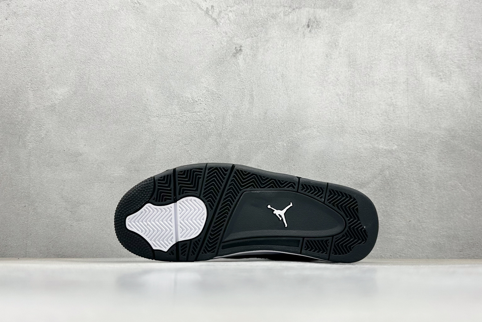 280 新F版Air Jordan AJ4 Retro 黑白 中帮篮球鞋 FQ8138-001