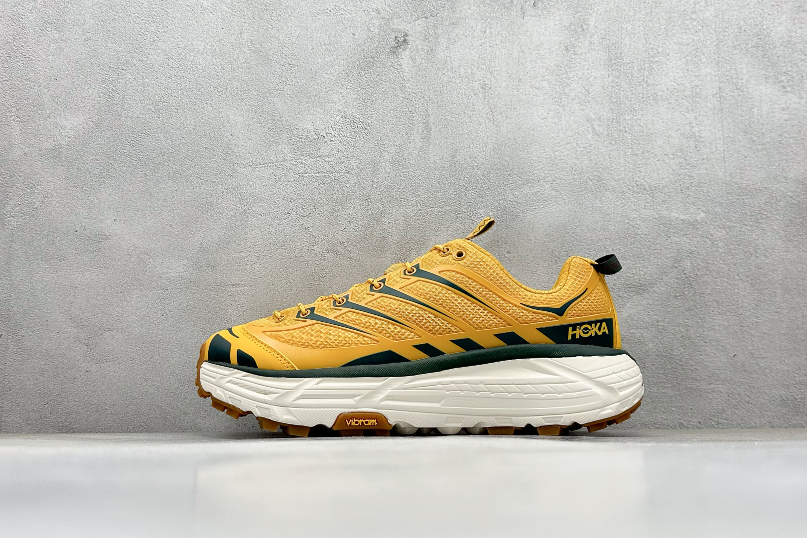 NO:604753,BF welfare terminal store Hoka U Mafate Three 2 second generation ultra-light thick-soled lightweight mountain running shoes, lightweight material Fresh Foam. All materials used in the ultra-light midsole have passed 3C certification!  Rolling balance technology reduces energy consumption by 33%!  The second-generation Mafate continues the essence of the design, and adjusts the overall shoe shape, slim-fitting the shoe shape, and a more agile feeling. The outsole is made of elastic EVA foam, combined with the Vibram rubber outsole, which provides stable performance. It is an excellent combination for daily wear or running in the humid rainy season. Item No. 1141572/GLW Size 36-45 Code 27,19860909BF福利 终端放店 Hoka U Mafate Three 2 二代超轻厚底轻量山地跑步鞋 轻量化材料Fresh Foam.超轻量中底全部用料过3C认证！ 滚动平衡科技减少33能量消耗 ！第二代Mafate更是延续精髓设计,并调整了整体的鞋型,修身的鞋型,更加灵巧的感觉一下子来了.外底韧弹感十足的EVA泡绵,结合Vibram橡胶大底,性能稳定输出,无论是平时穿着还是在潮湿的梅雨季节跑步,都是非常优秀的搭配. 货号1141572/GLW 尺码36-45 编码27,,Men's shoes